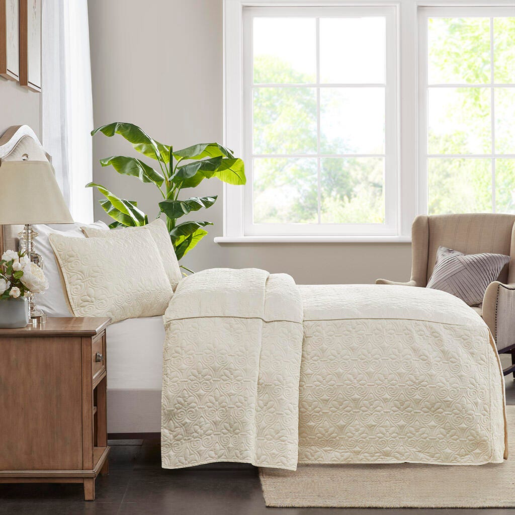 Quebec King 3 Piece Split Corner Pleated Quilted Bedspread, Cream, large