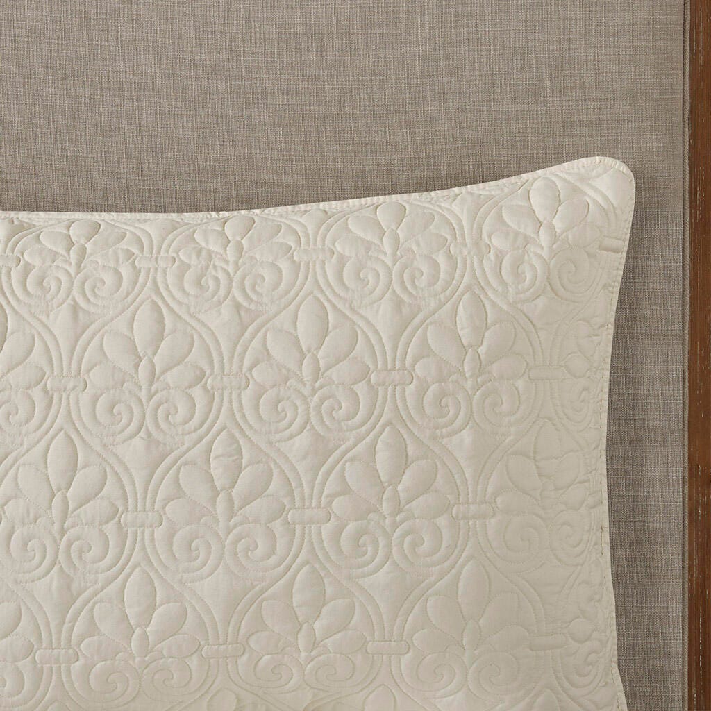 Quebec King 3 Piece Split Corner Pleated Quilted Bedspread, Cream, large