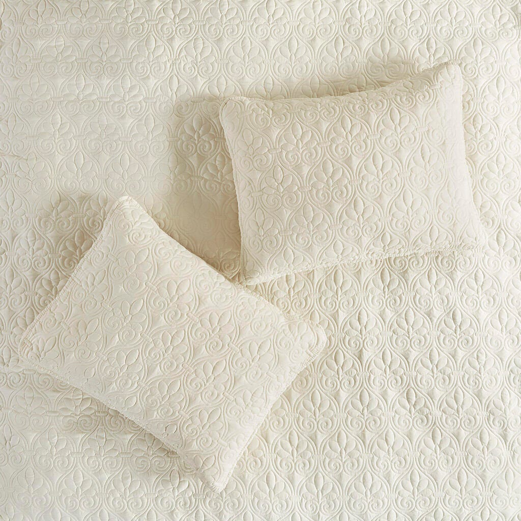 Quebec King 3 Piece Split Corner Pleated Quilted Bedspread, Cream, large