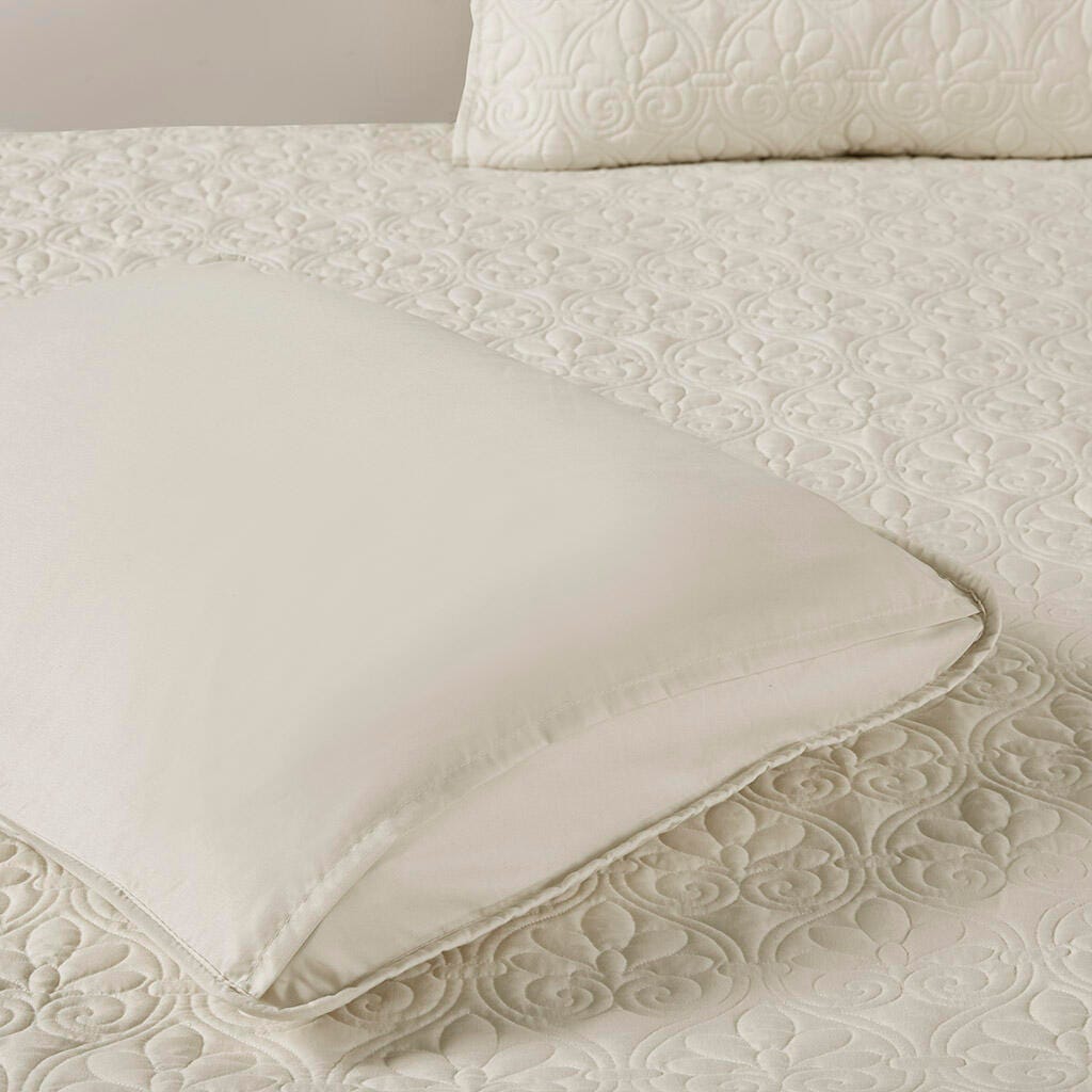 Quebec King 3 Piece Split Corner Pleated Quilted Bedspread, Cream, large