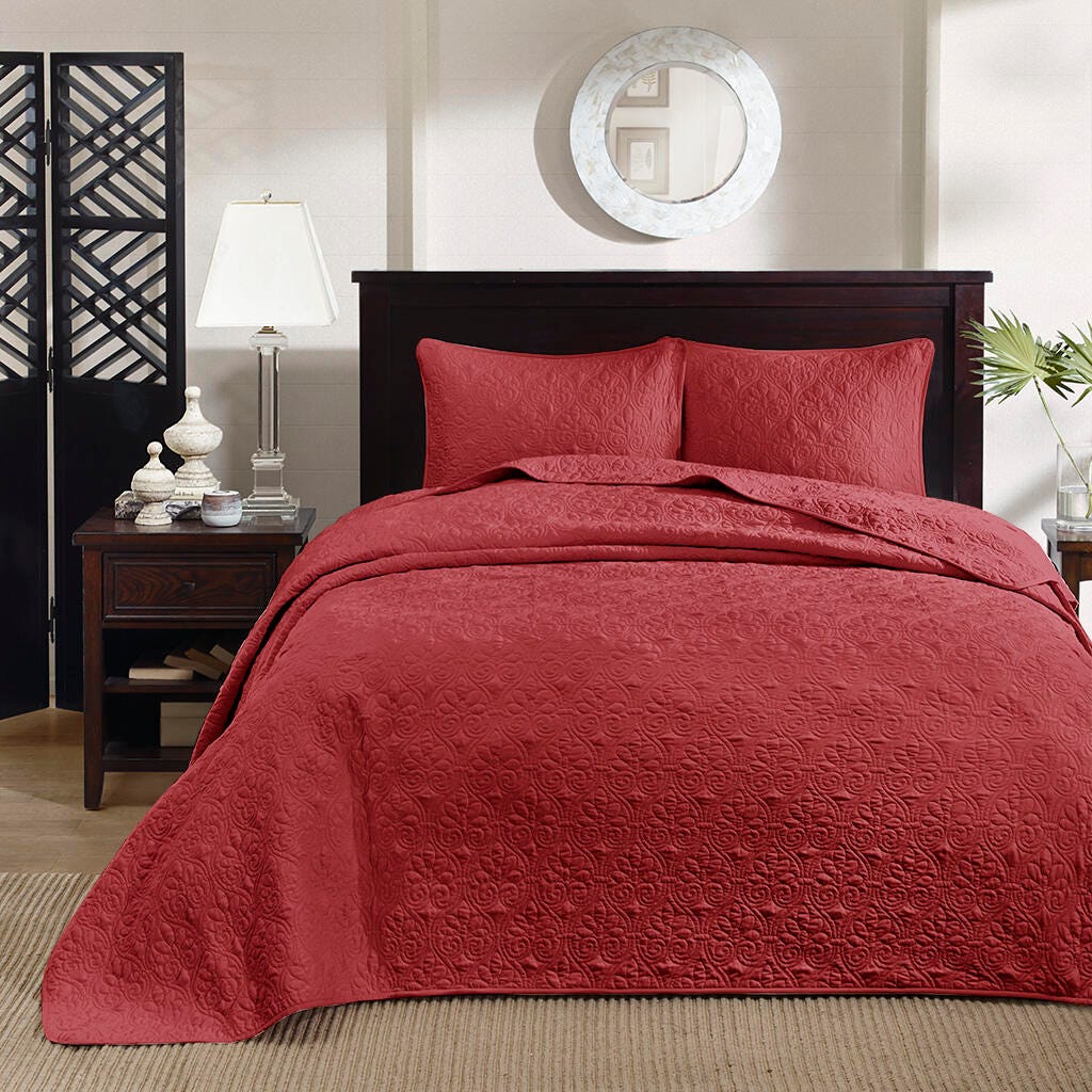 Quebec Queen Reversible Bedspread Set, Red, large