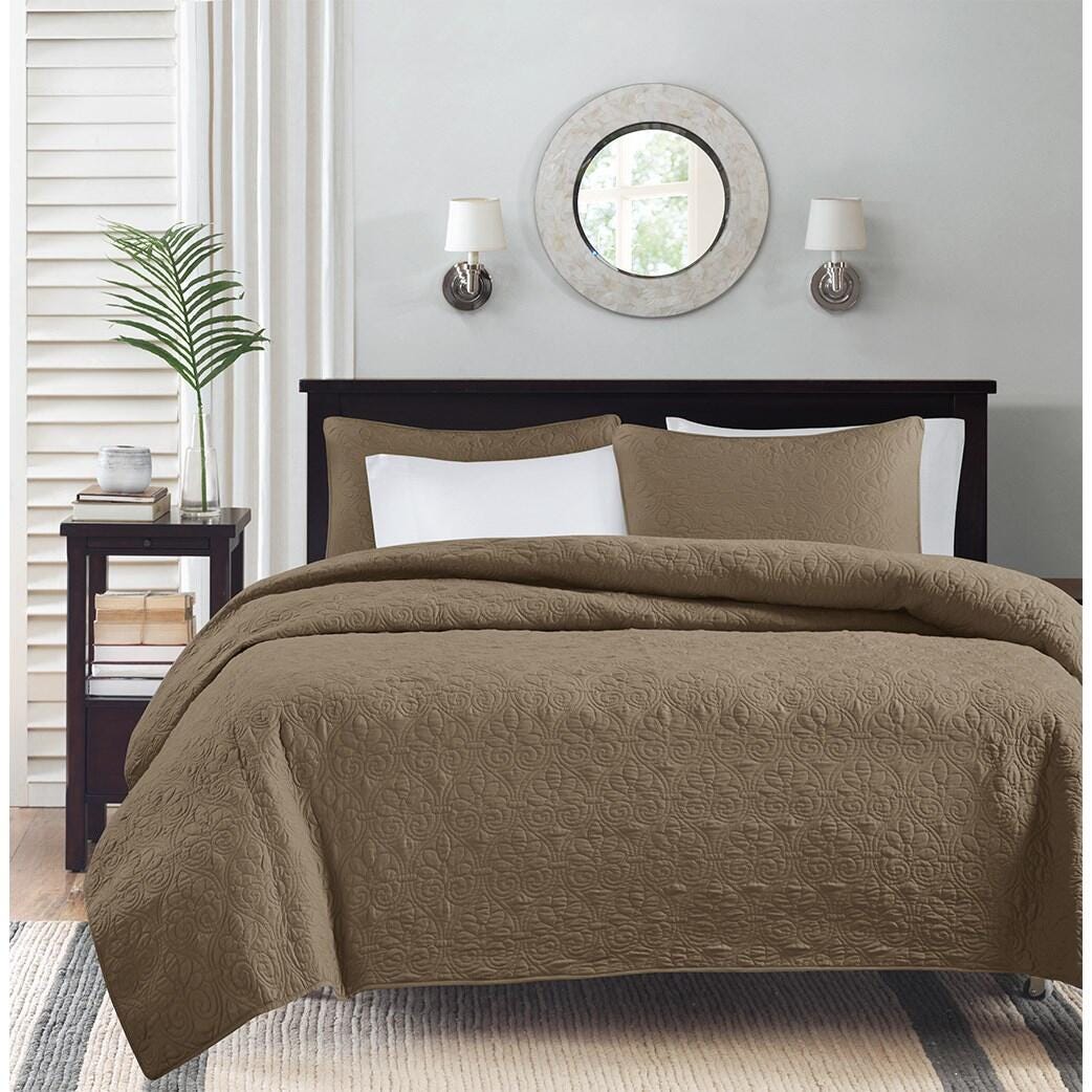 Quebec King/California King Reversible Quilt Set, Mocha, large