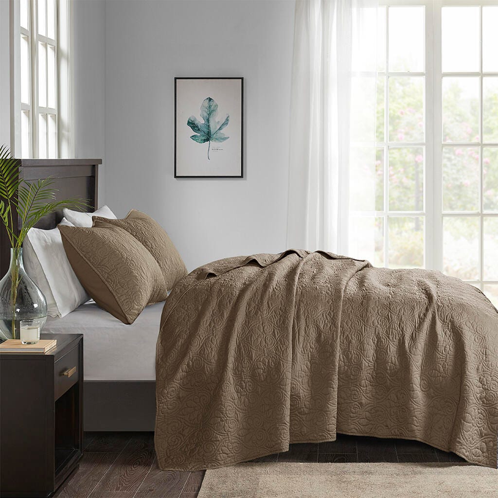Quebec King/California King Reversible Quilt Set, Mocha, large