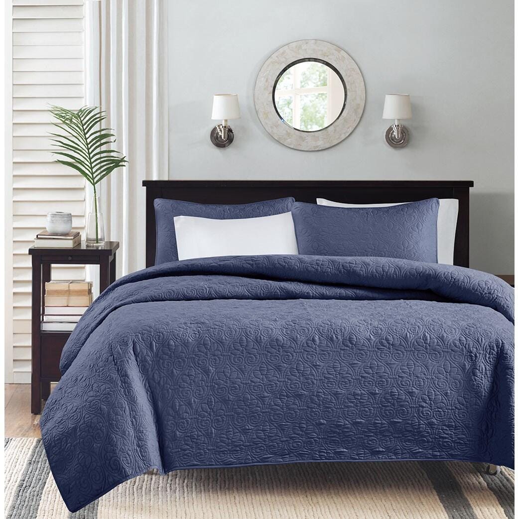 Quebec King/California King Reversible Quilt Set, Navy, large