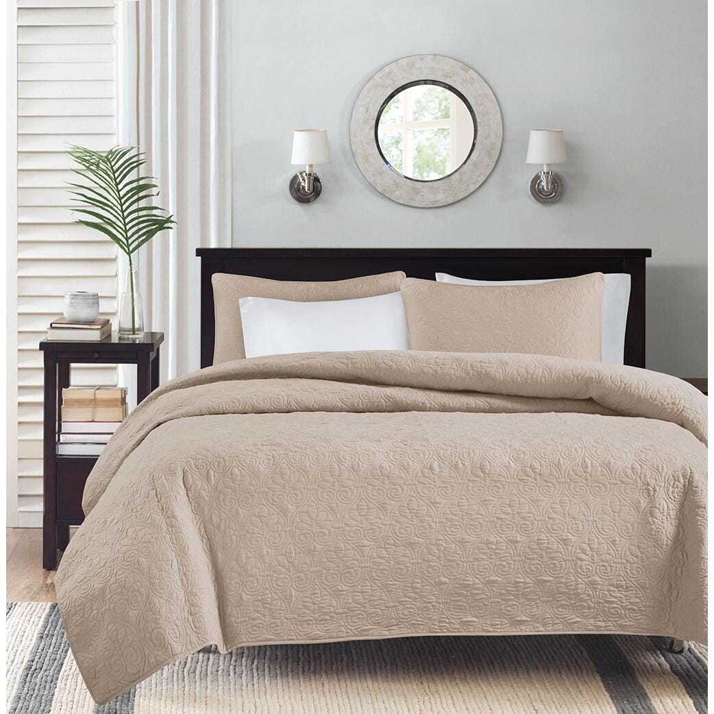 Quebec King/California King Reversible Quilt Set, Khaki, large