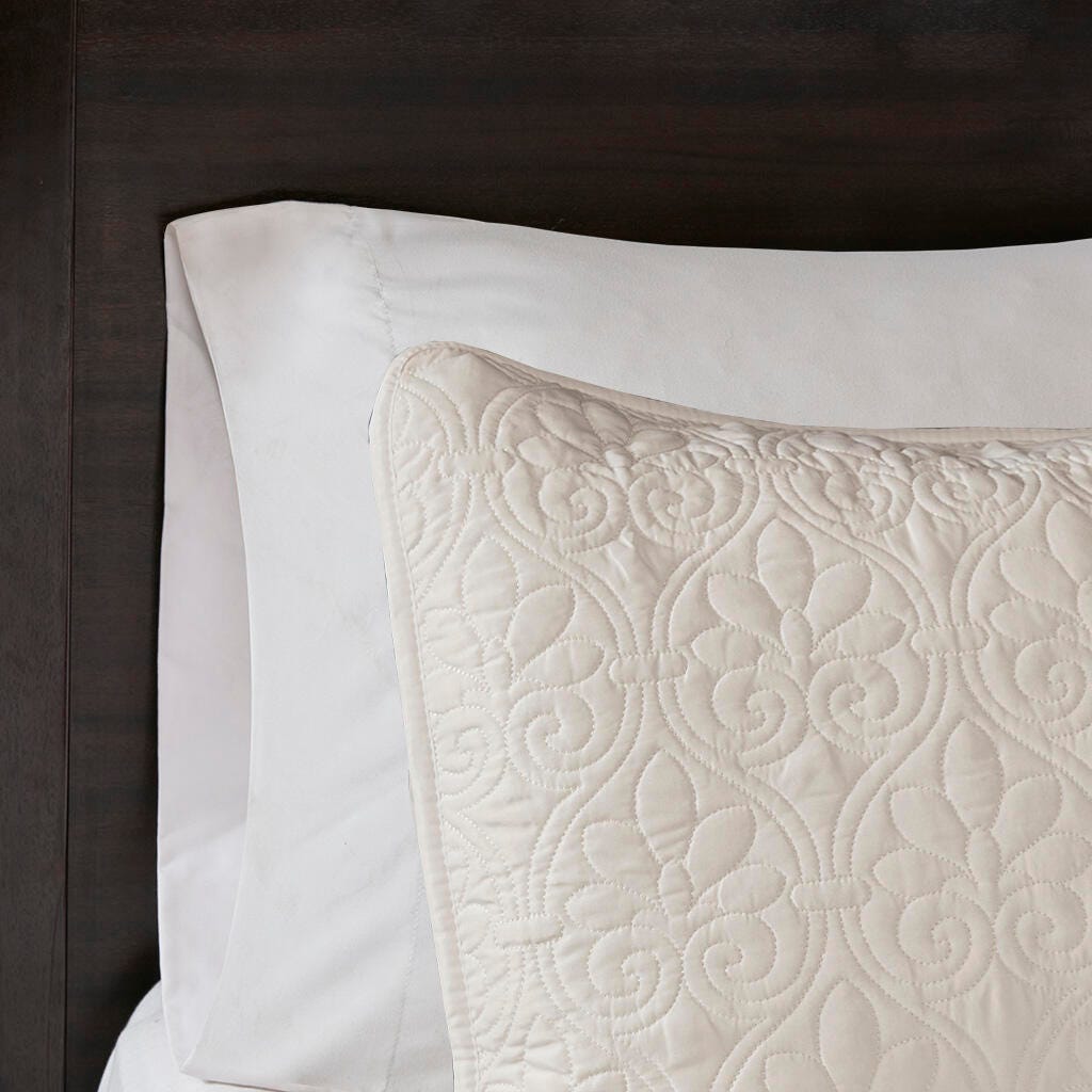 Quebec King/California King Reversible Quilt Set, Cream, large
