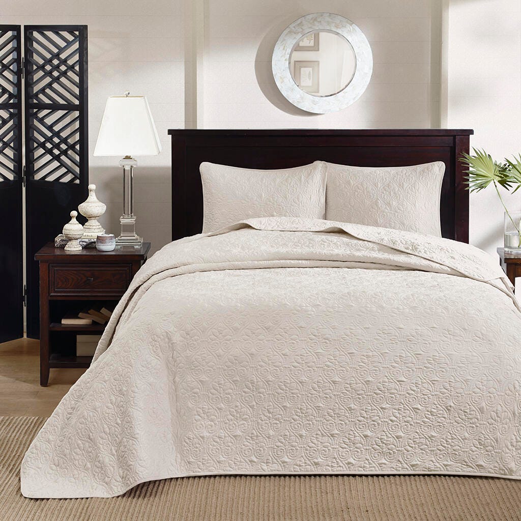 Quebec Queen Reversible Bedspread Set, Cream, large