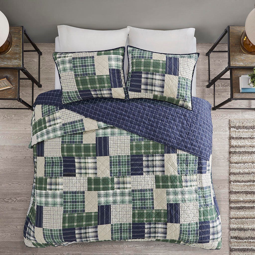 Timber King/California King 3 Piece Reversible Printed Quilt Set, Green/Navy, large