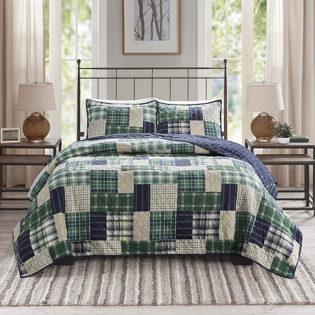 Timber Full/Queen 3 Piece Reversible Printed Quilt Set, Green/Navy, large