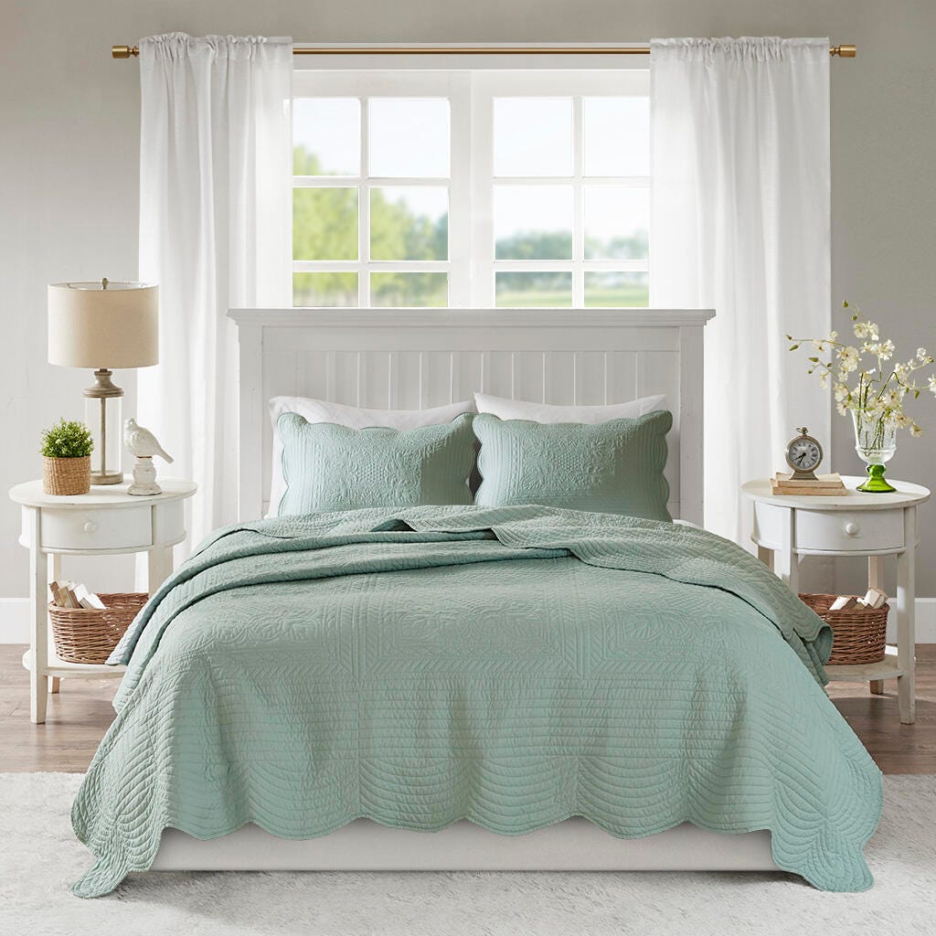 Tuscany / 3 Piece Reversible Scalloped Edge Quilt Set, , large