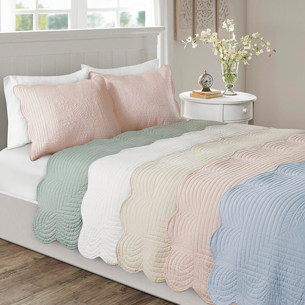 Tuscany / 3 Piece Reversible Scalloped Edge Quilt Set, , large