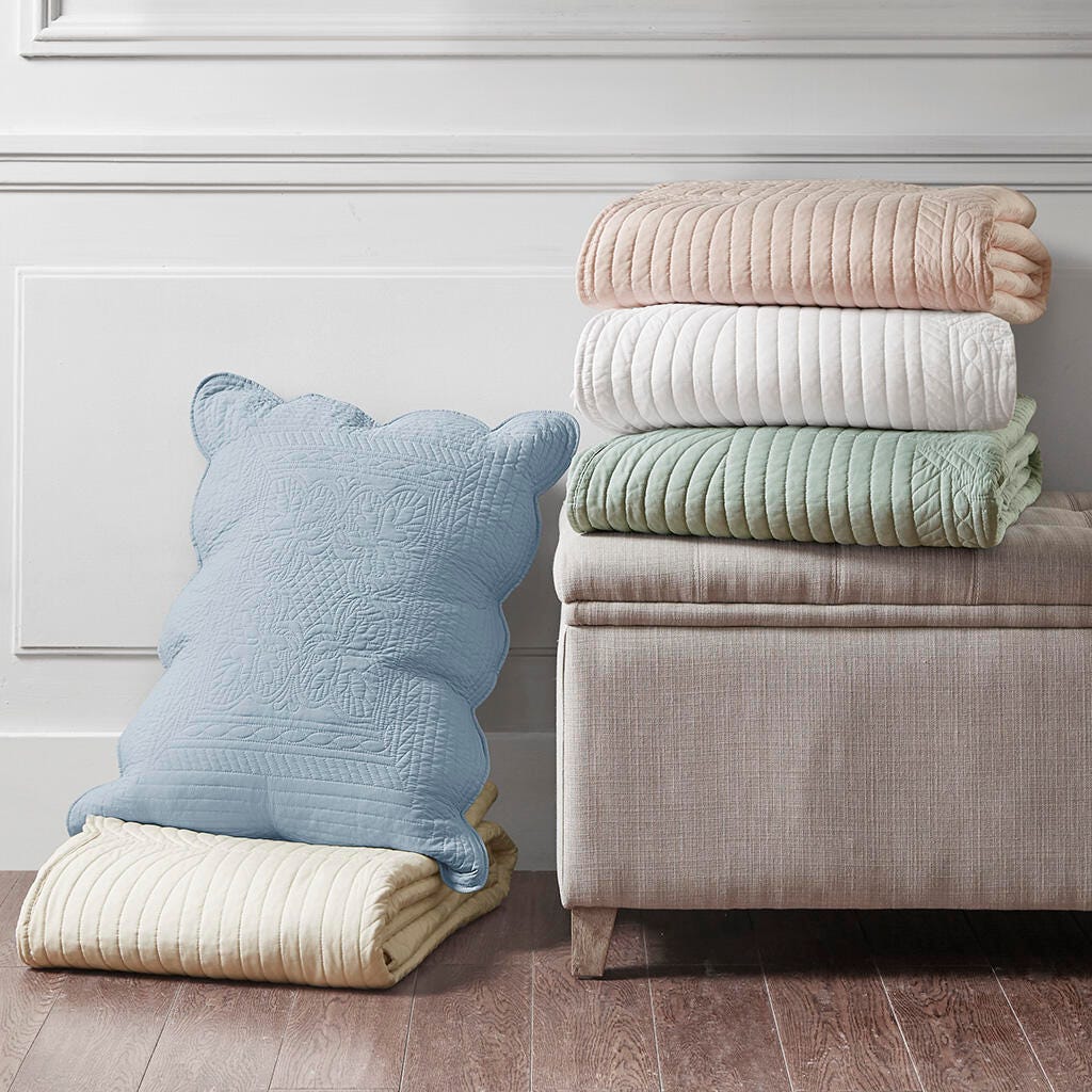 Tuscany / 3 Piece Reversible Scalloped Edge Quilt Set, , large