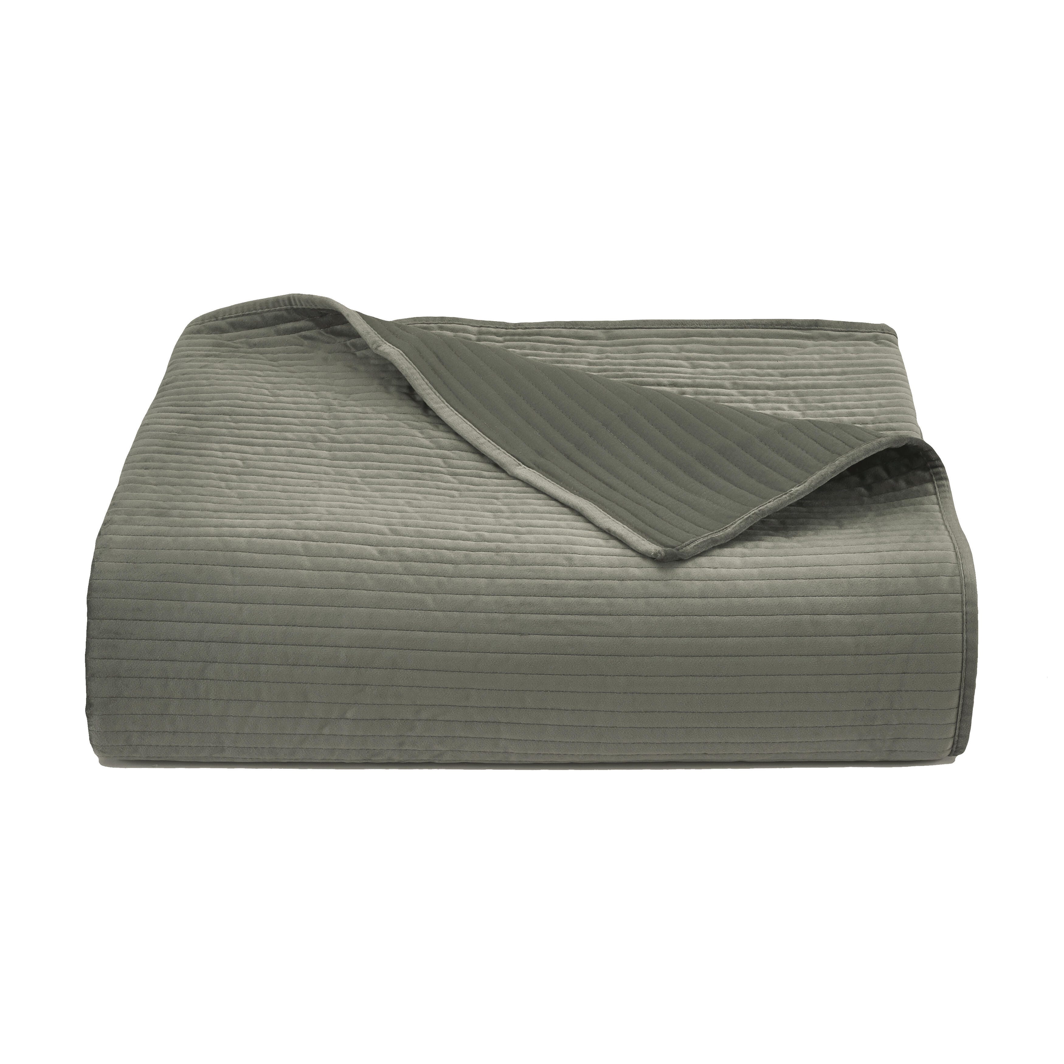 J. Queen New York Townsend Quilt Full/Queen 3 Piece Quilt Set, Charcoal, rollover