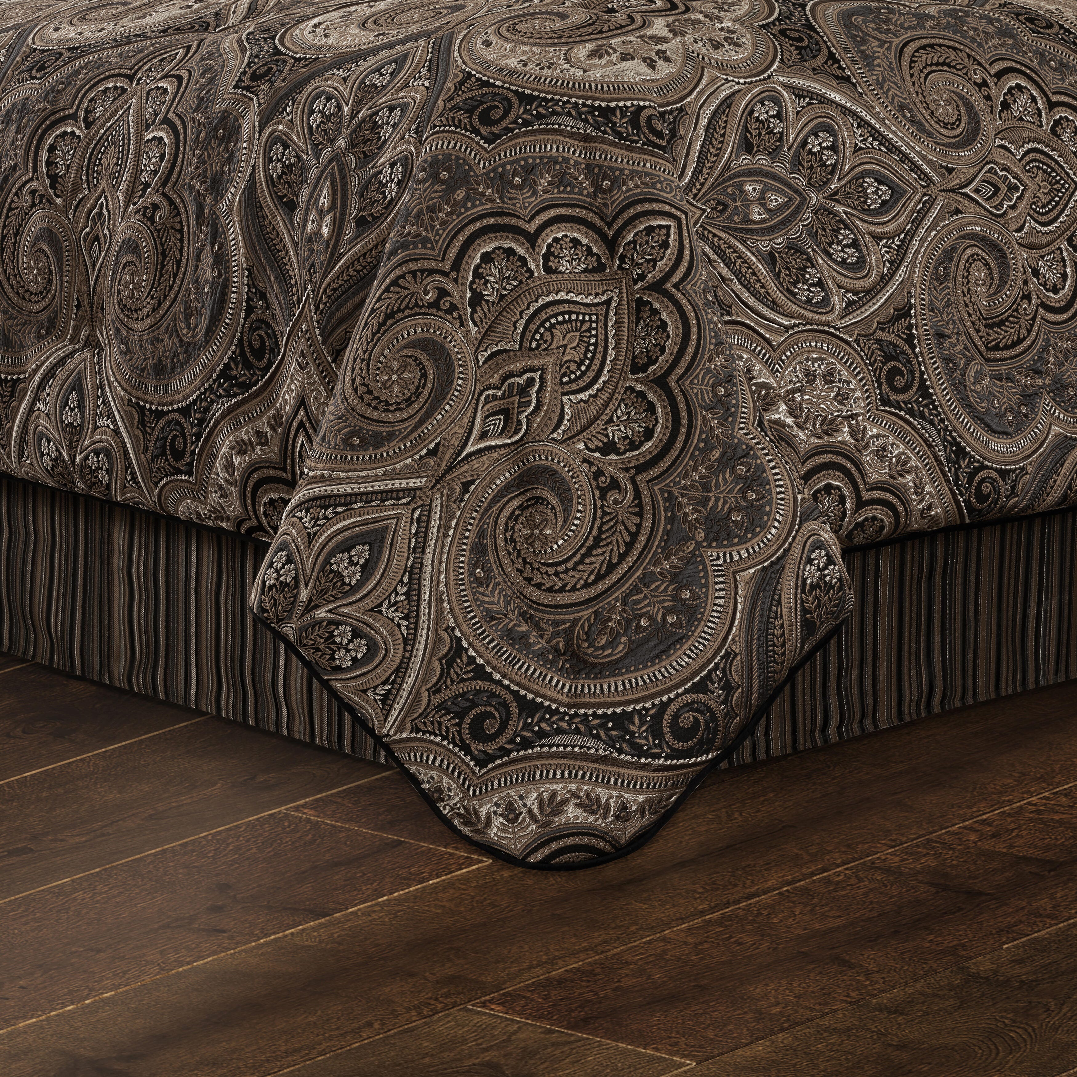 J. Queen New York Cipriana Queen 4 Piece Comforter Set, , large