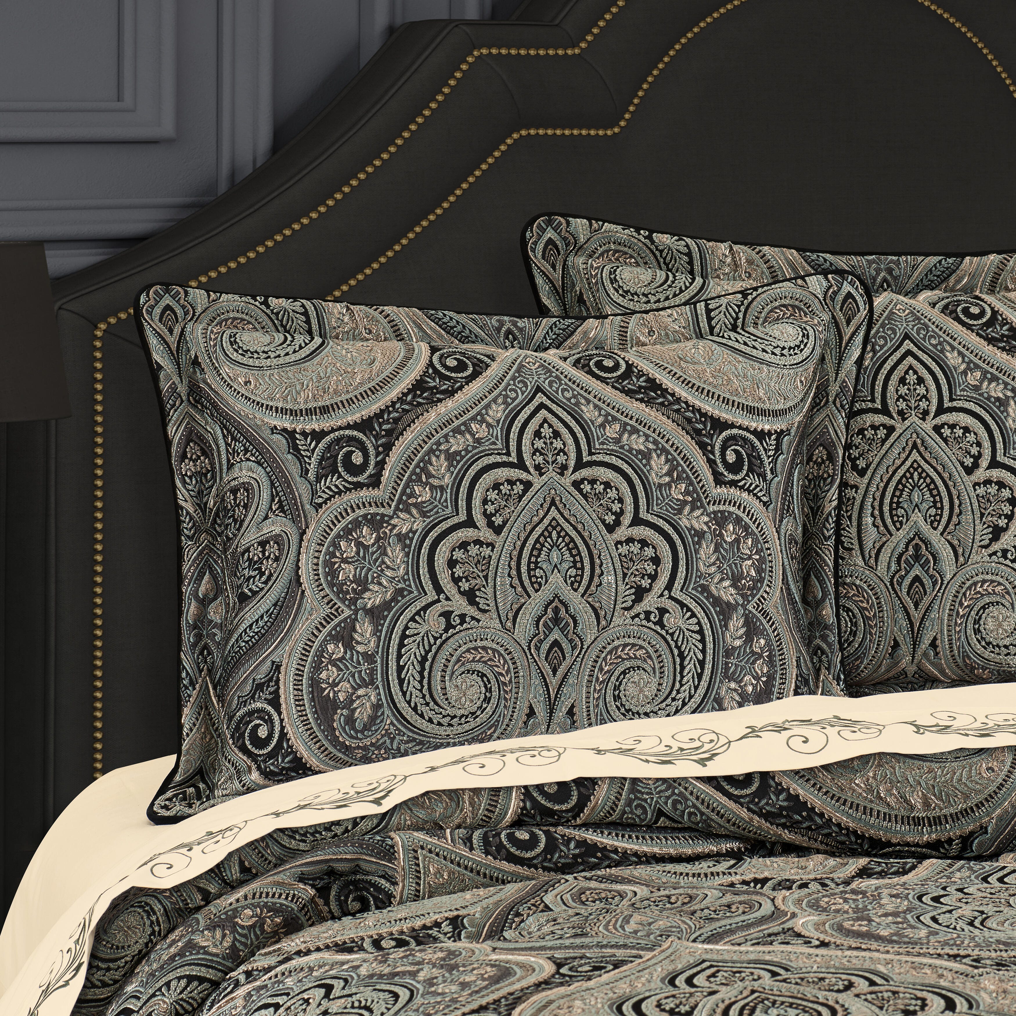 J. Queen New York Vincenzo Queen 4 Piece Comforter Set, , large