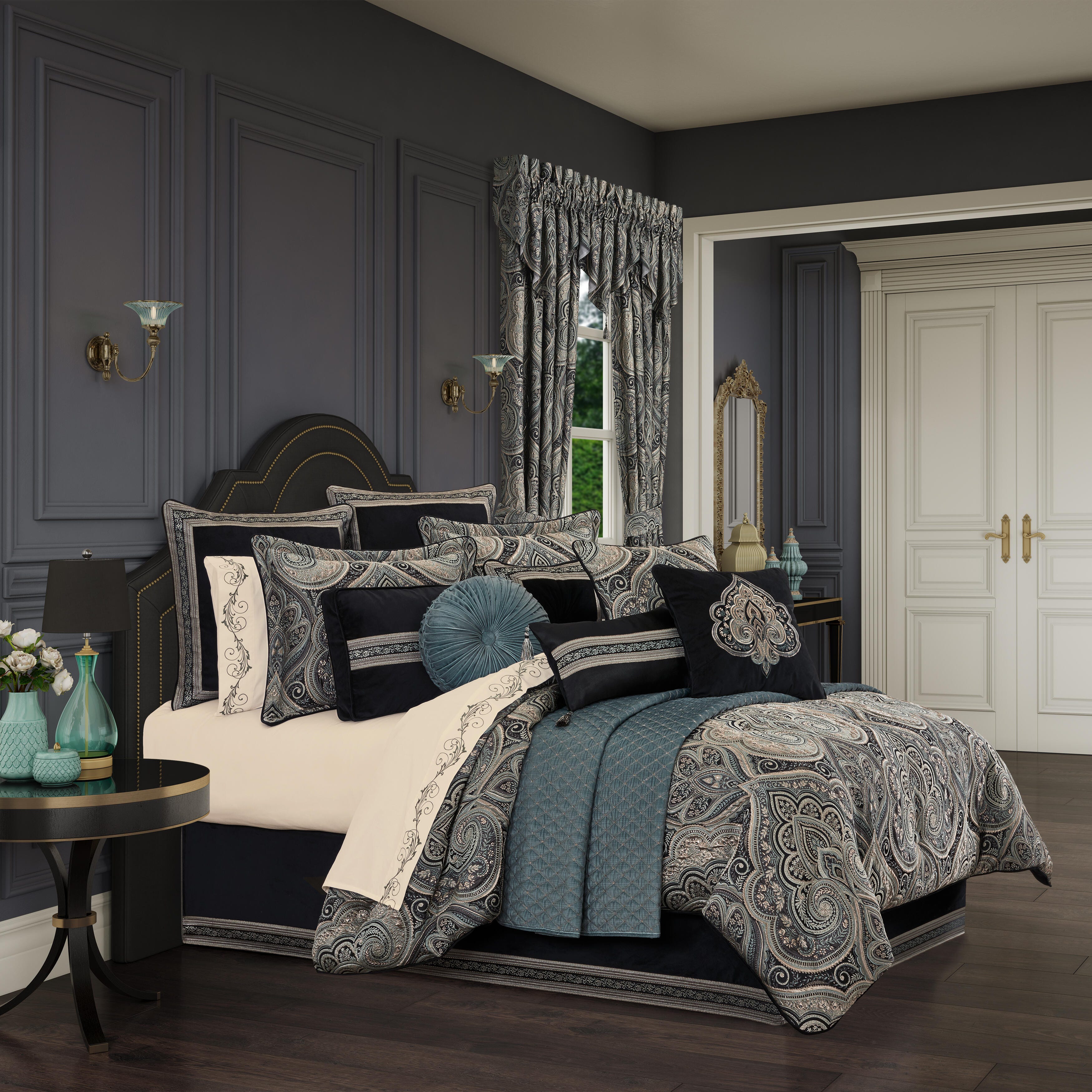 J. Queen New York Vincenzo Queen 4 Piece Comforter Set, , large