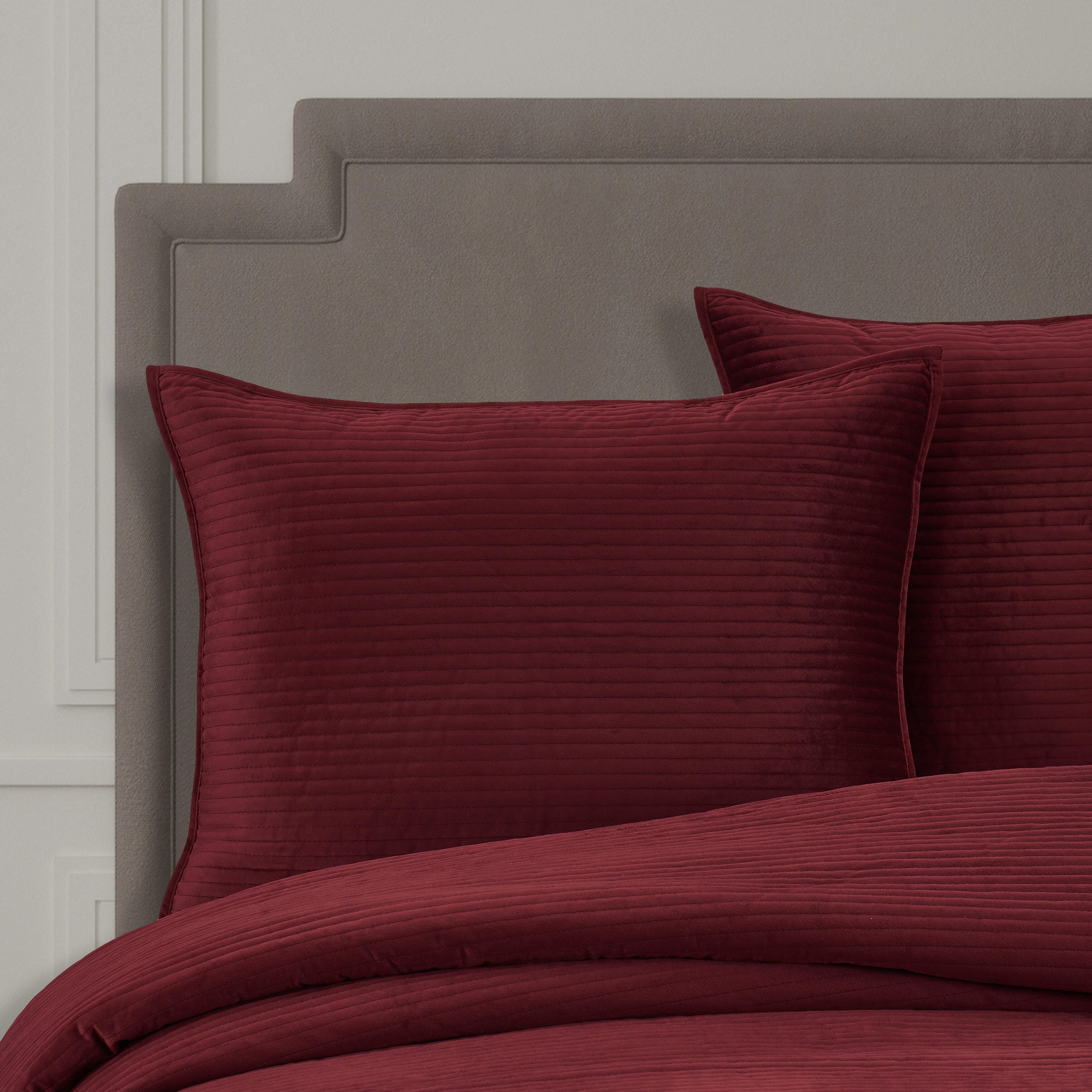 J. Queen New York Townsend Quilt Full/Queen 3 Piece Quilt Set, Red, large