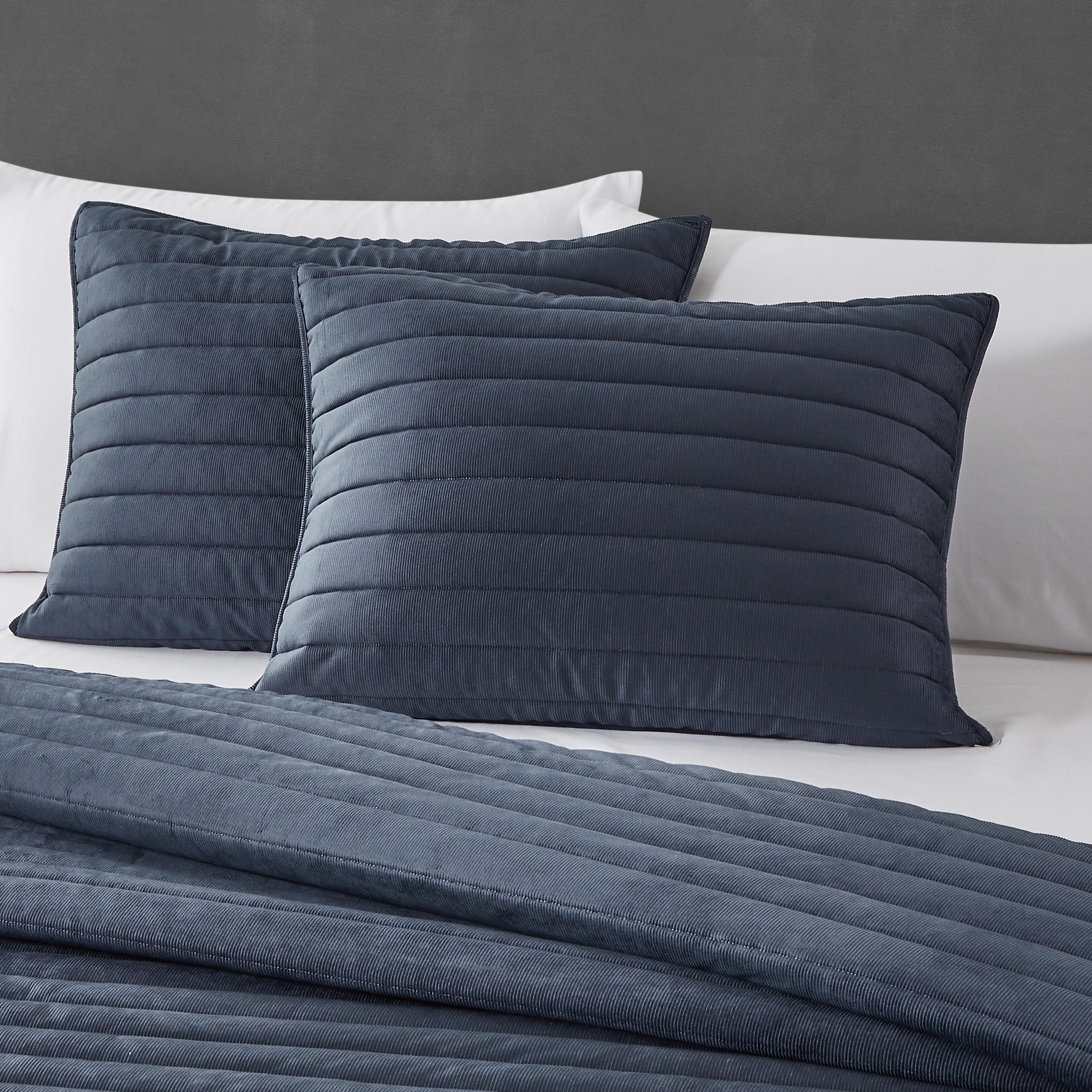 Oscar Oliver Valencia Full/Queen 3 Piece Quilt Set, Navy, large