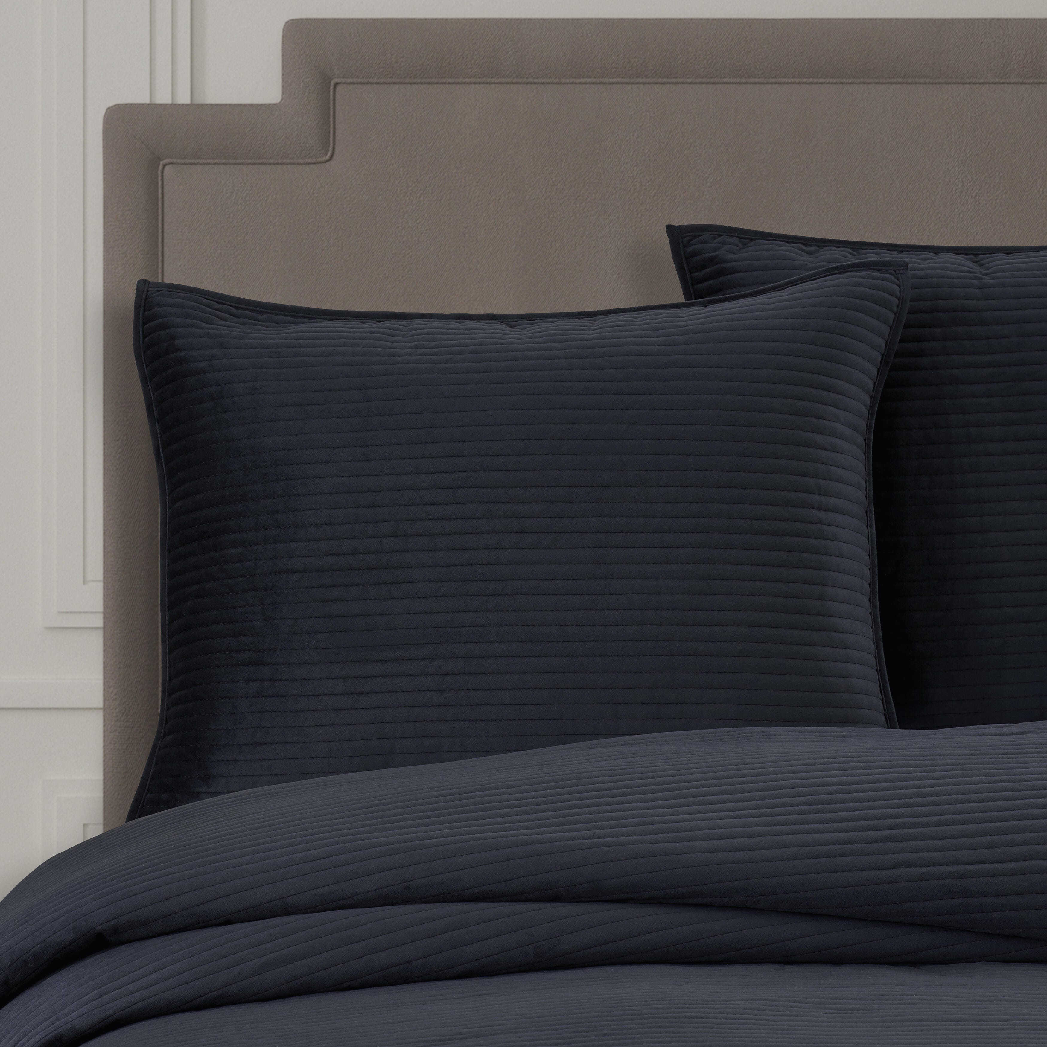 J. Queen New York Townsend Quilt Full/Queen 3 Piece Quilt Set, Indigo, large