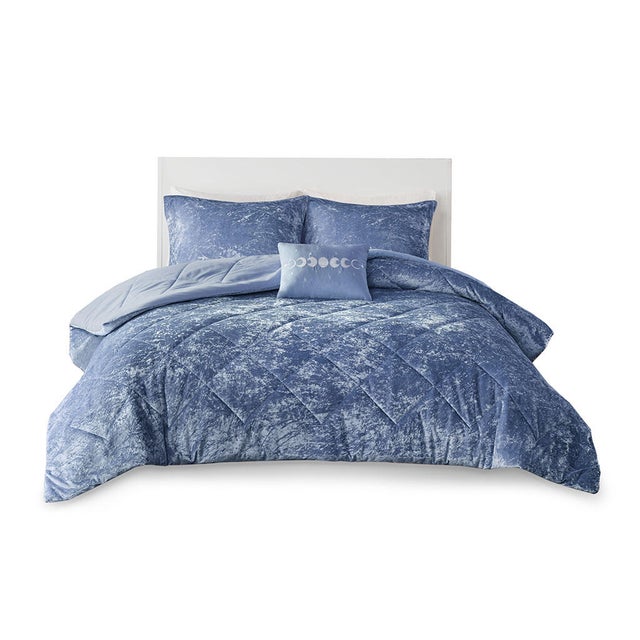 Intelligent Design Velvet Twin/Twin XL Comforter Set with Throw Pillow