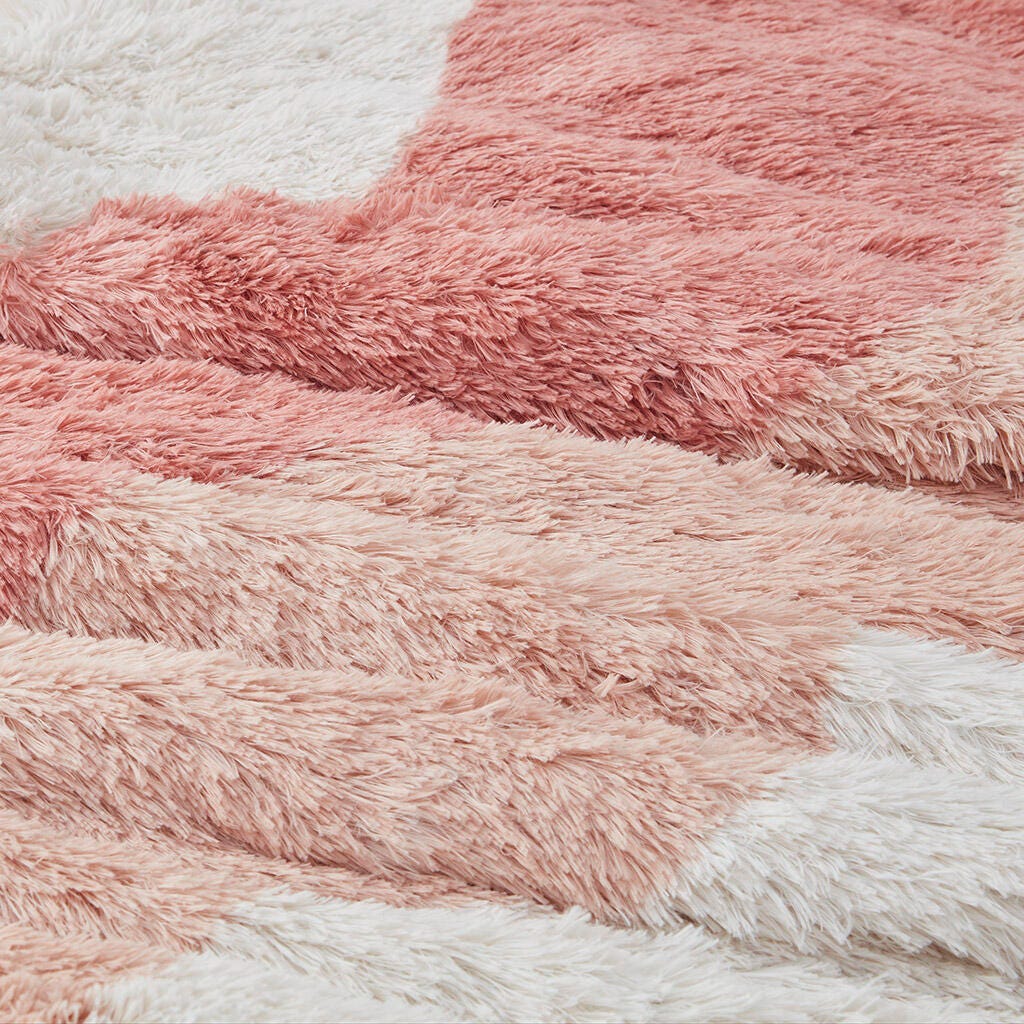 Intelligent Design Shaggy Faux Fur Full/Queen Comforter Set, Blush, large