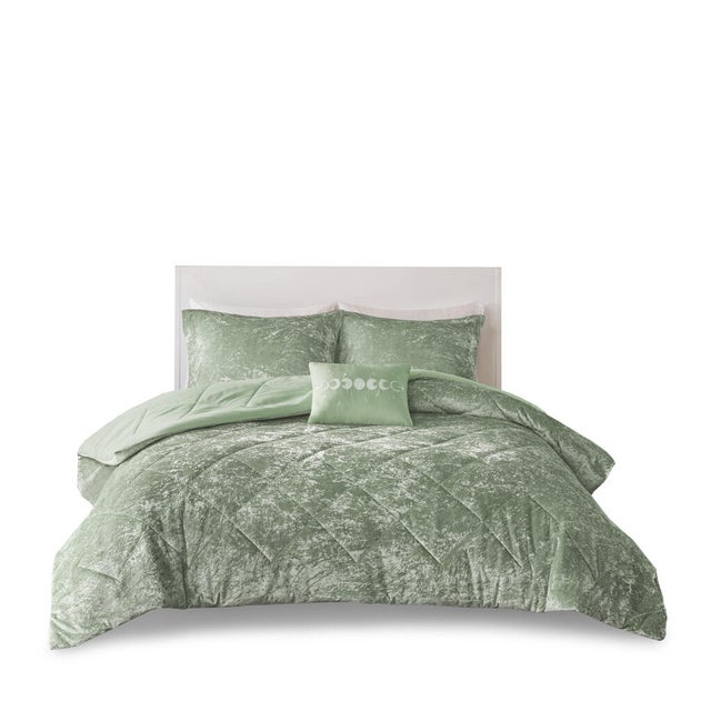 Intelligent Design Velvet Full/Queen Comforter Set with Throw Pillow