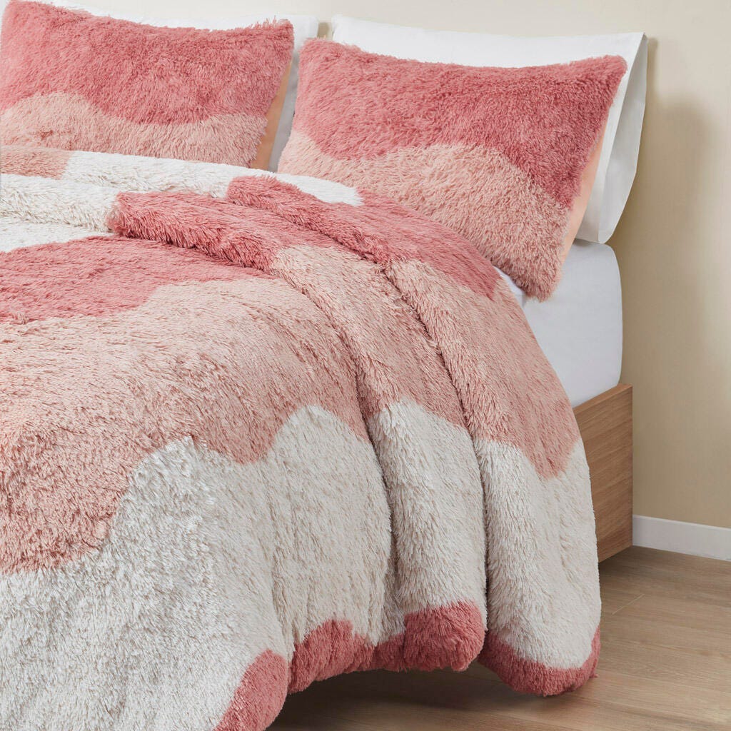 Intelligent Design Shaggy Faux Fur King/California King Comforter Set, Blush, large
