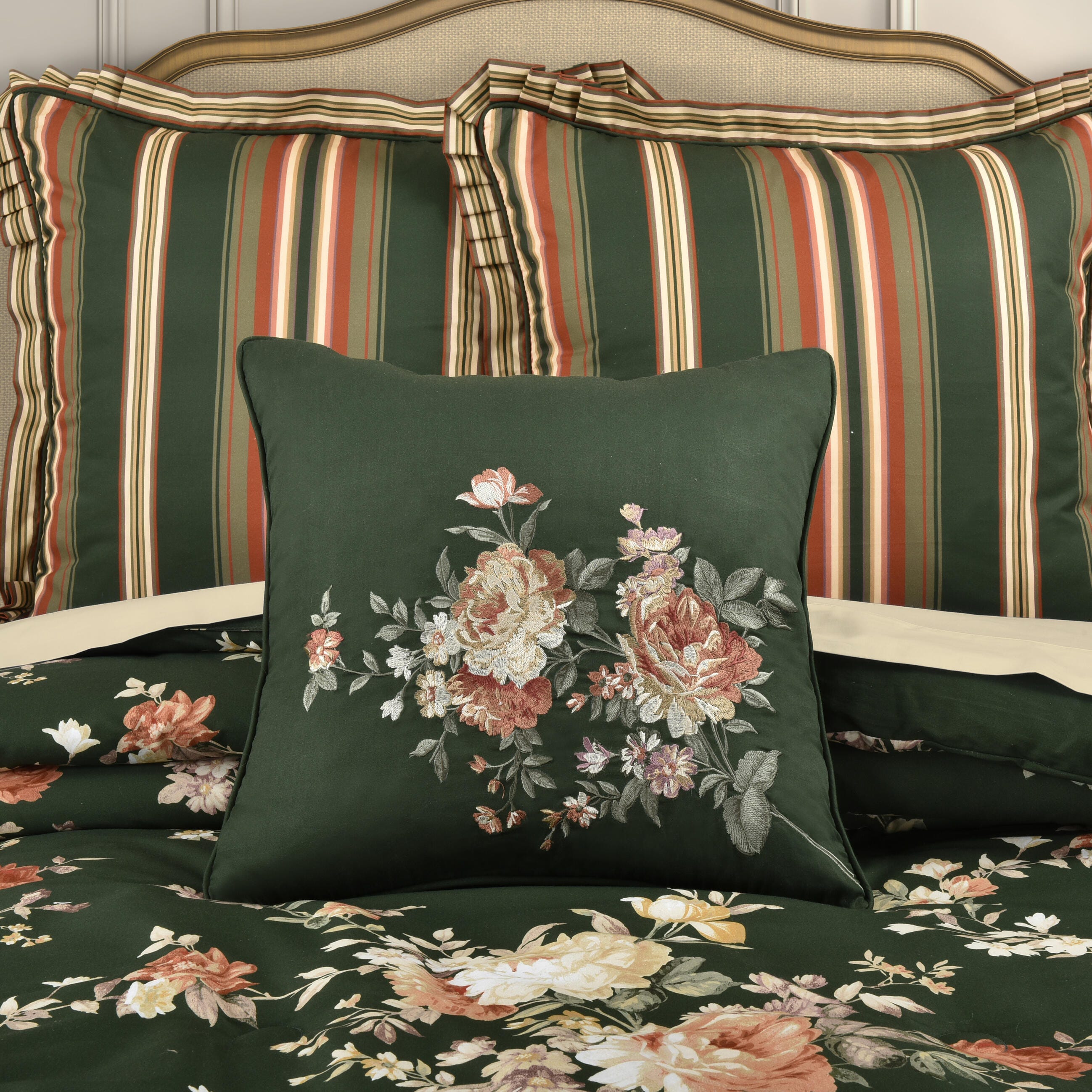 J. Queen Cottage Brittany Decorative Throw Pillow, , rollover