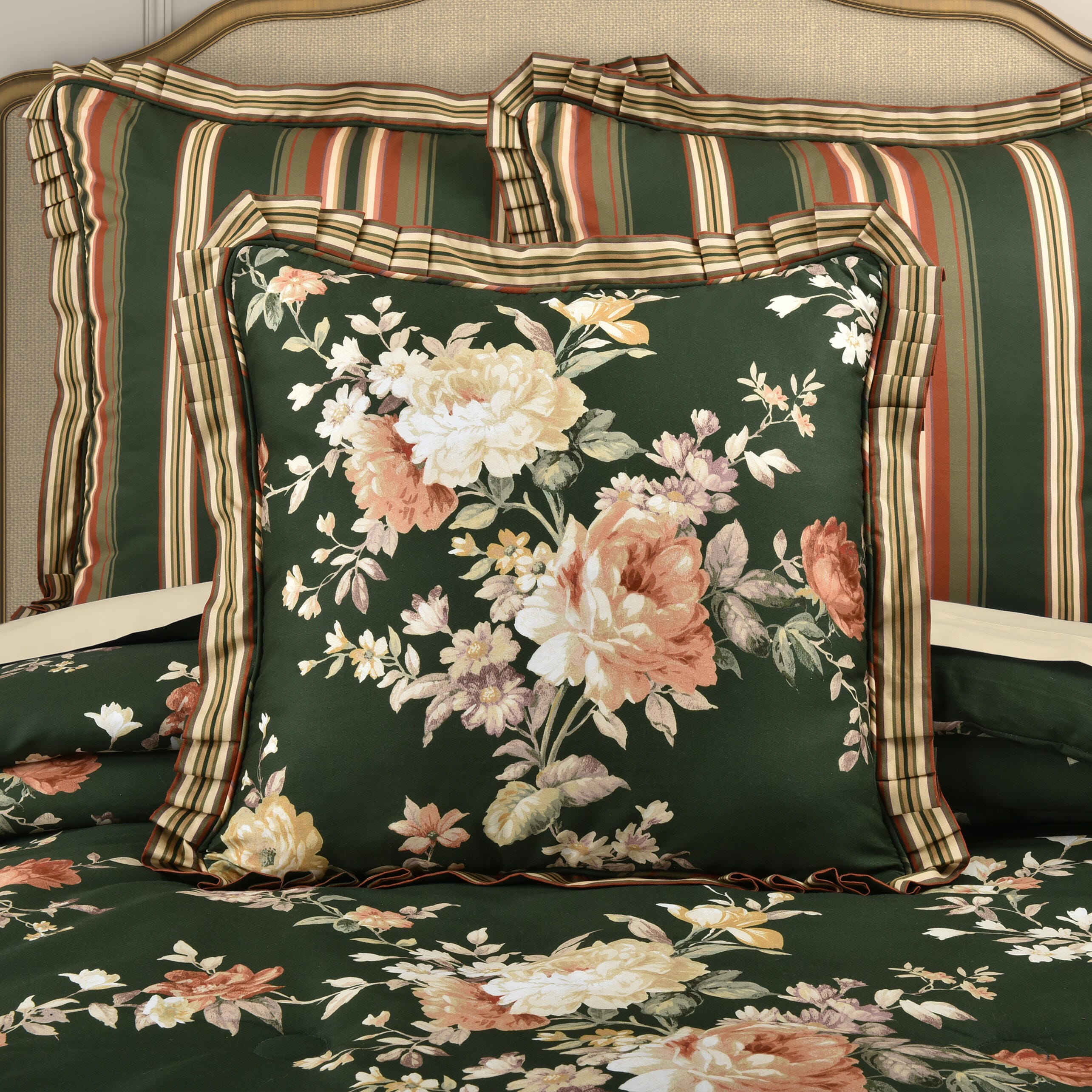 J. Queen Cottage Brittany Decorative Throw Pillow, , rollover