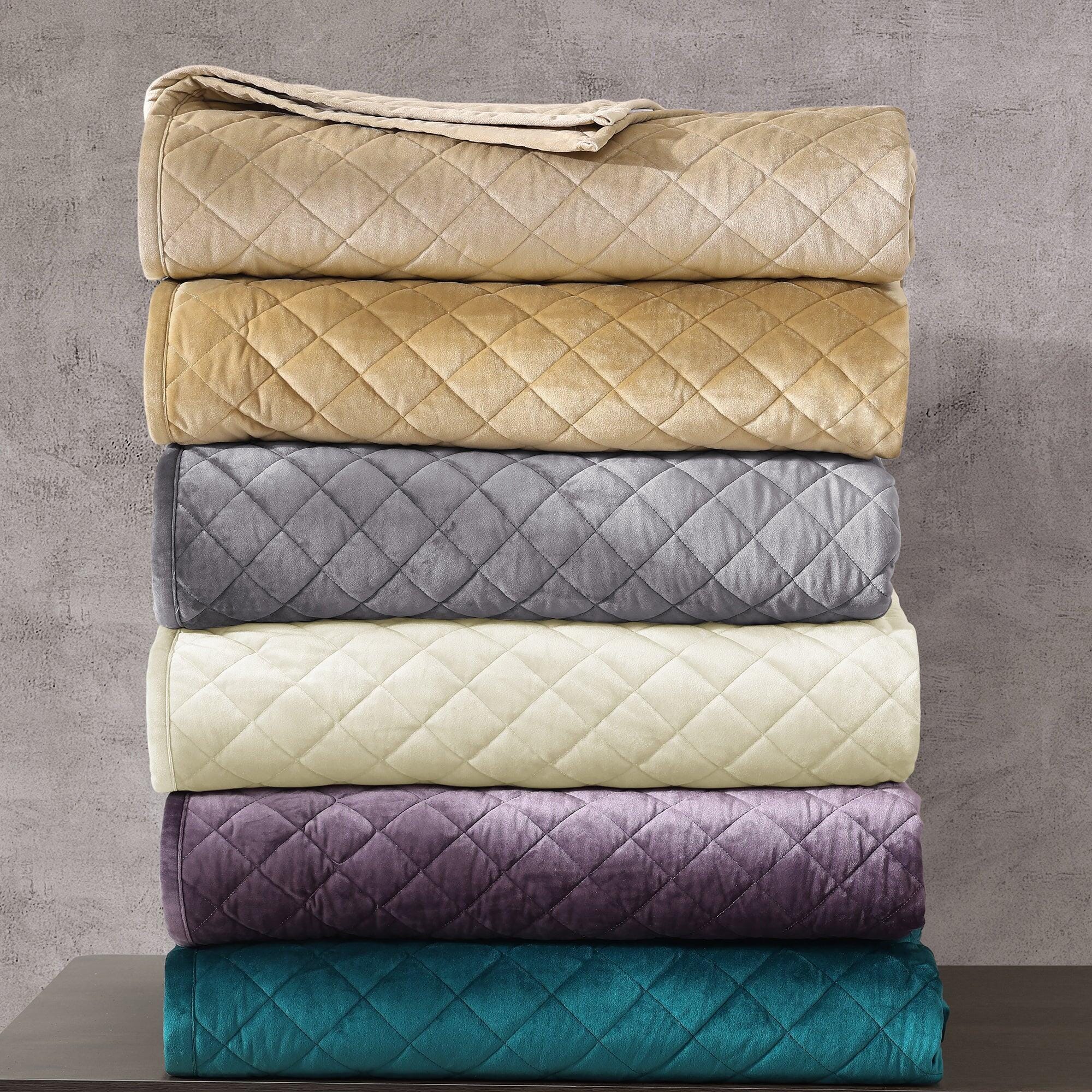 Ashley Luxe HiEnd Accents Diamond 3-Piece King Quilt Set, Gray, large