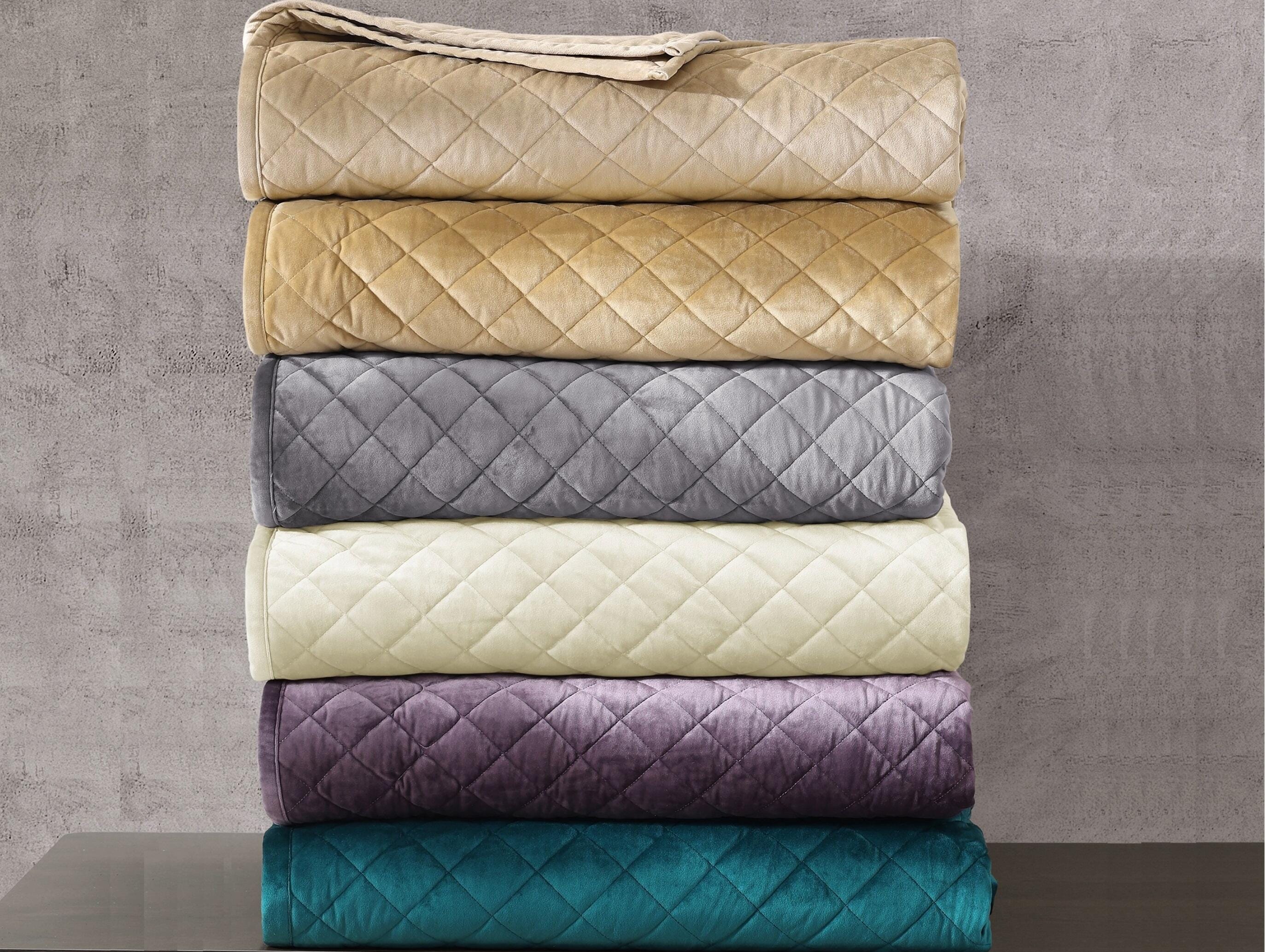 Ashley Luxe HiEnd Accents Diamond 3-Piece King Quilt Set, Gray, large