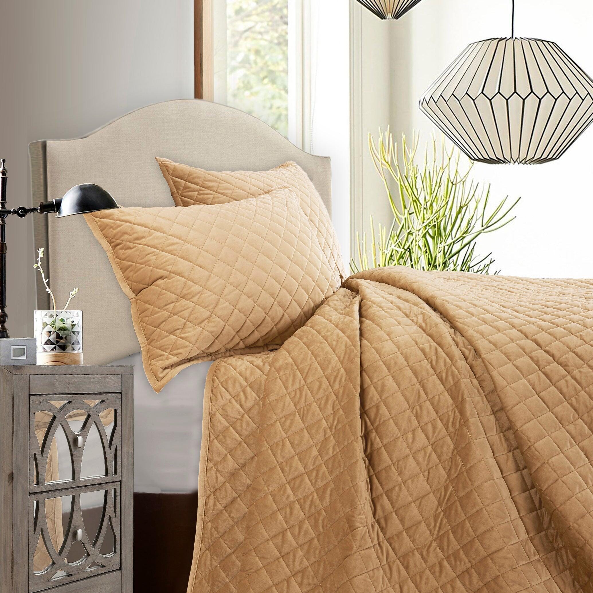HiEnd Accents Diamond Full/Queen Velvet Quilt, Gold, rollover