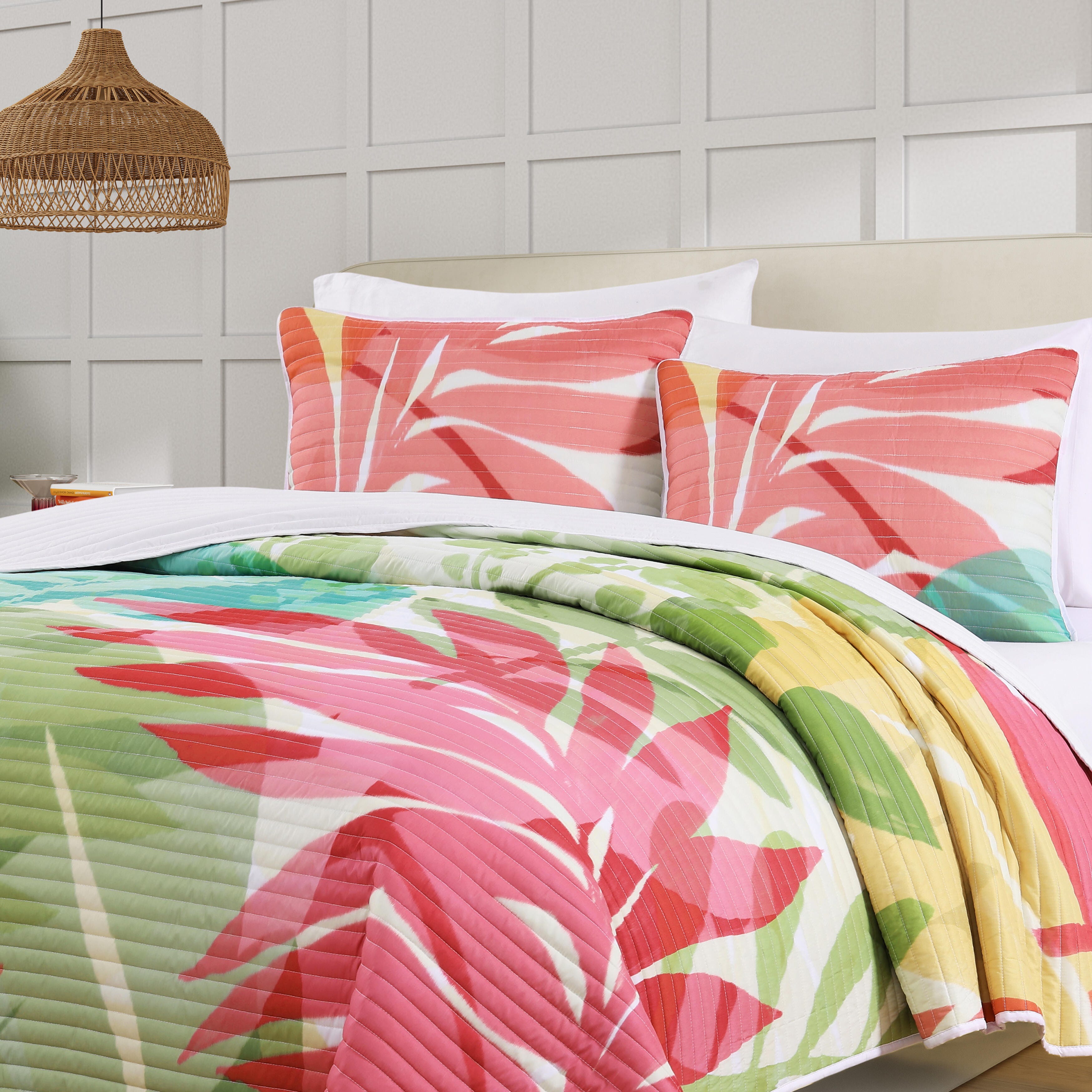 J. Queen Bold Tiki 3 Piece King/Cal King Quilt Set, Fuchsia, large