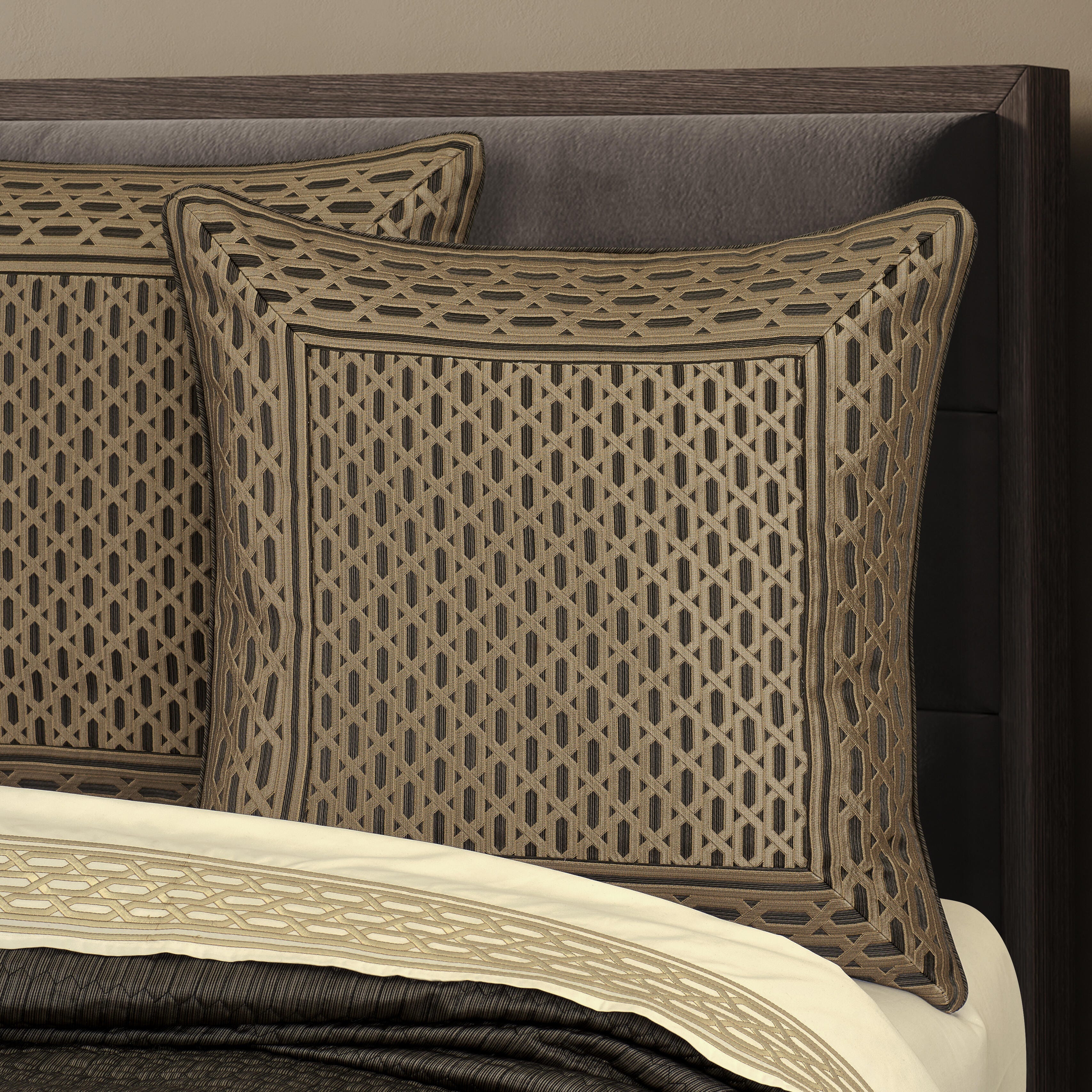 J. Queen New York Metropolitan Euro Sham, , large