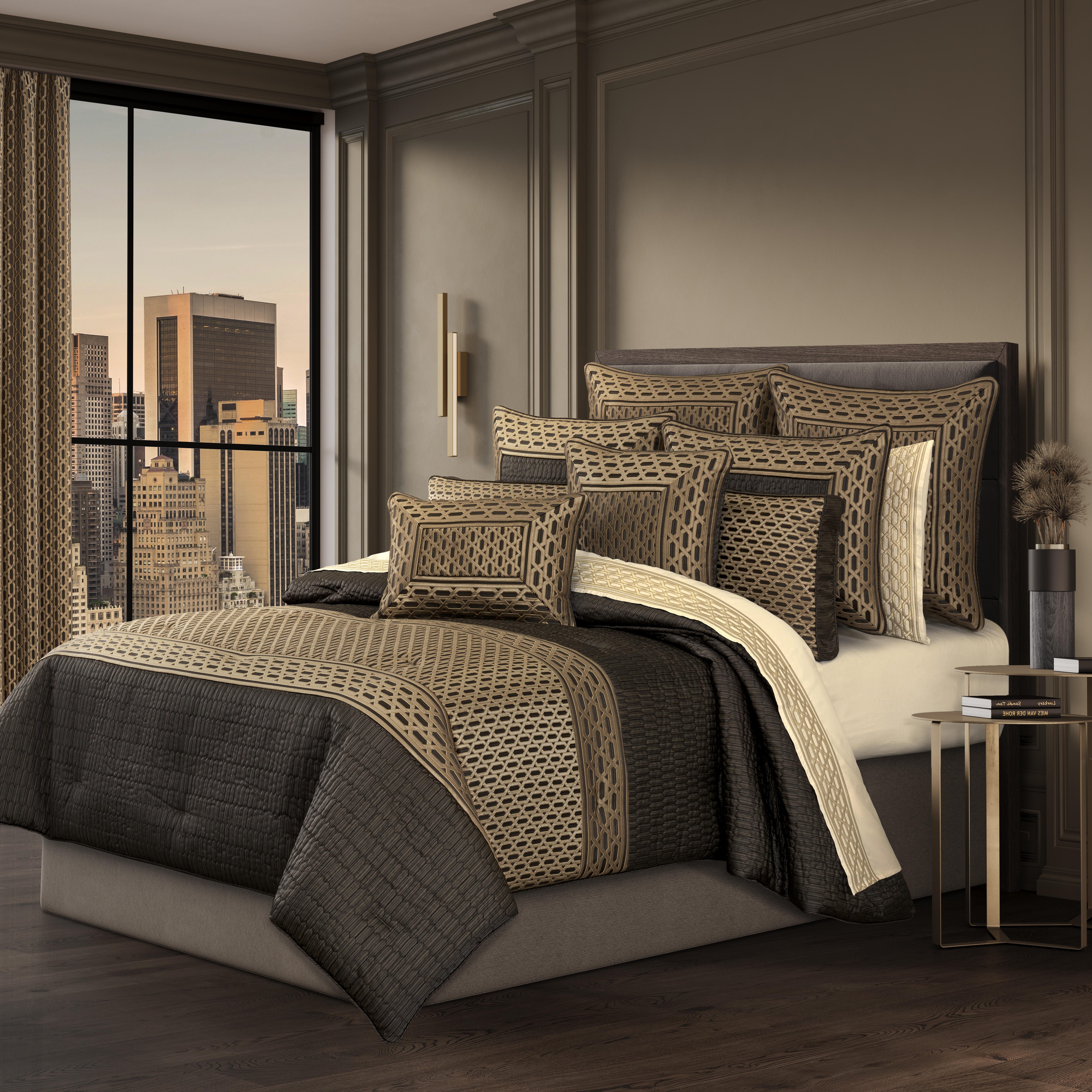 J. Queen New York Metropolitan 4-Piece King Comforter Set | Ashley