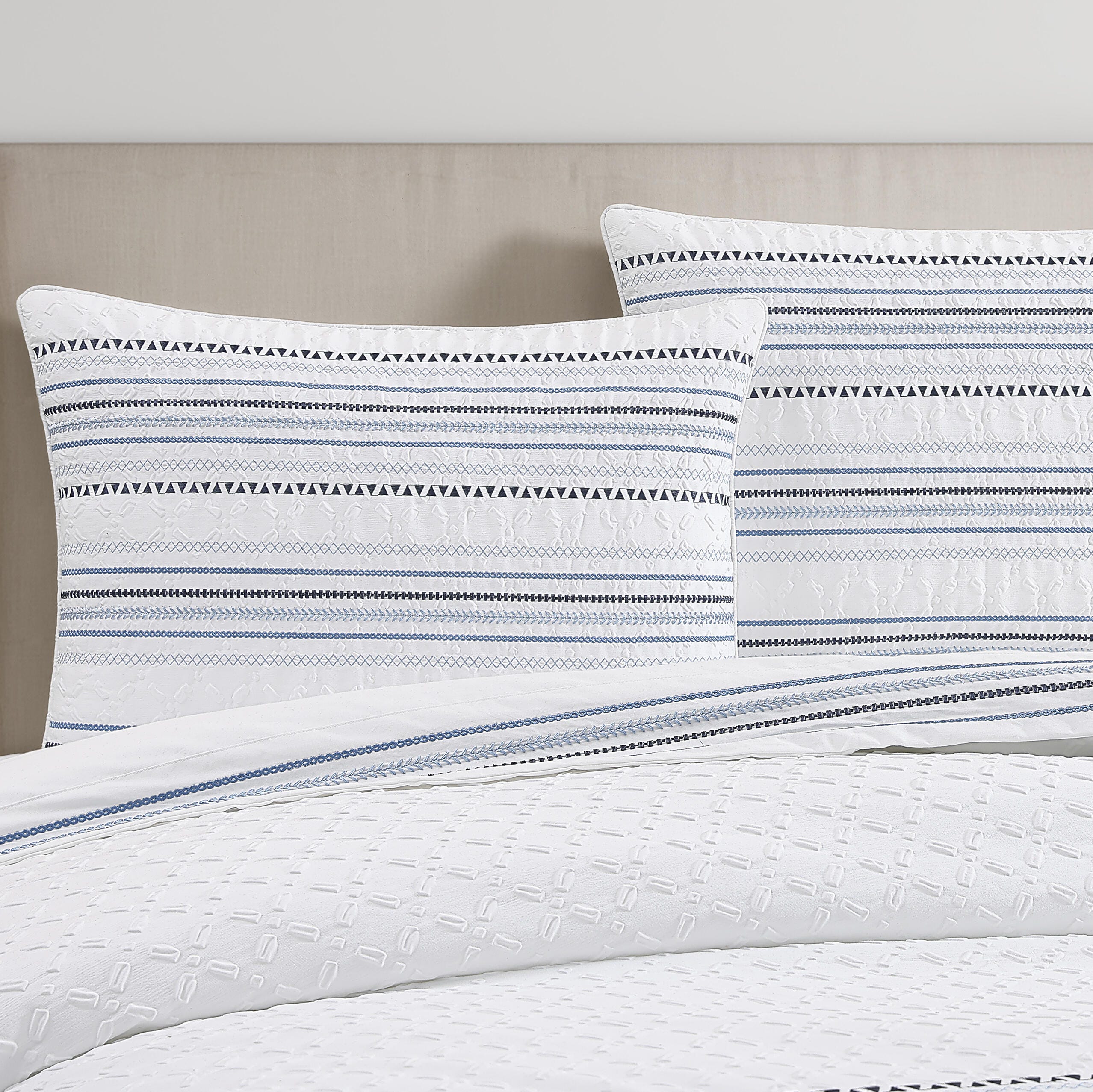 J. Queen New York Bayside Comforter - Thumbnail 2