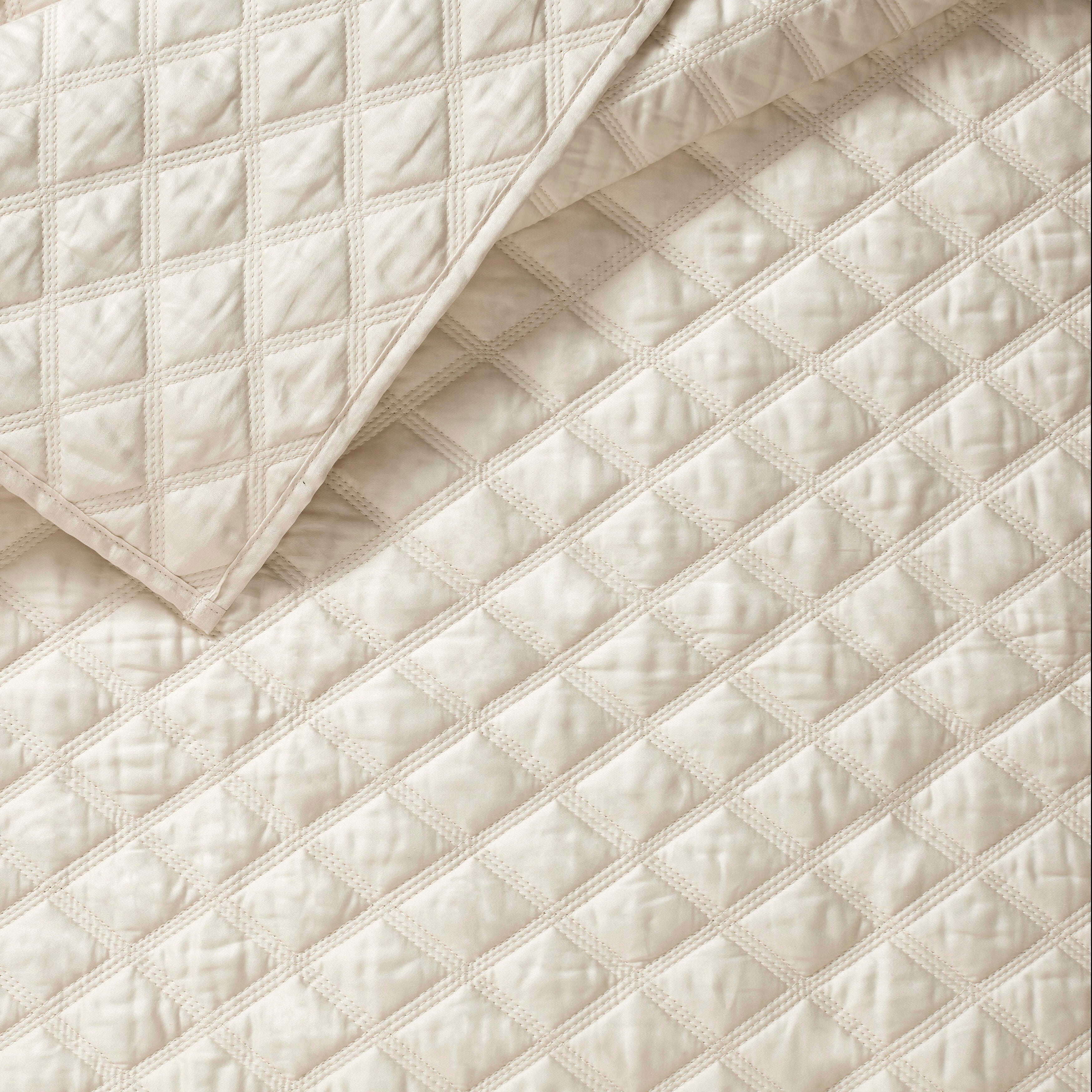 J. Queen New York Premier Sateen 3 Piece Full/Queen Quilt Set, Parchment, large
