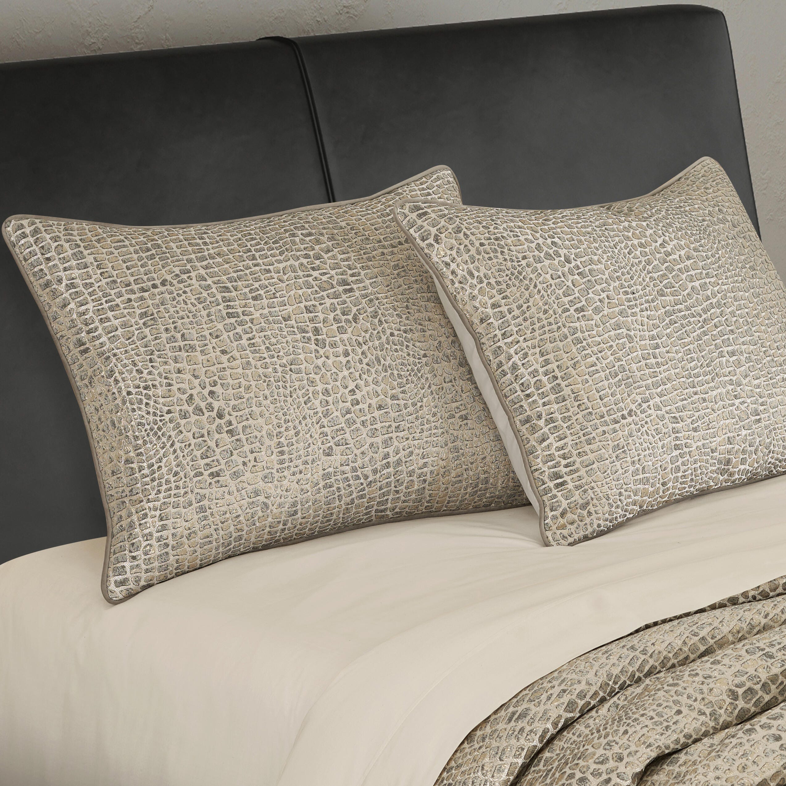 J. Queen New York Habitat 3-Piece Full/Queen Comforter Set, Pewter, large