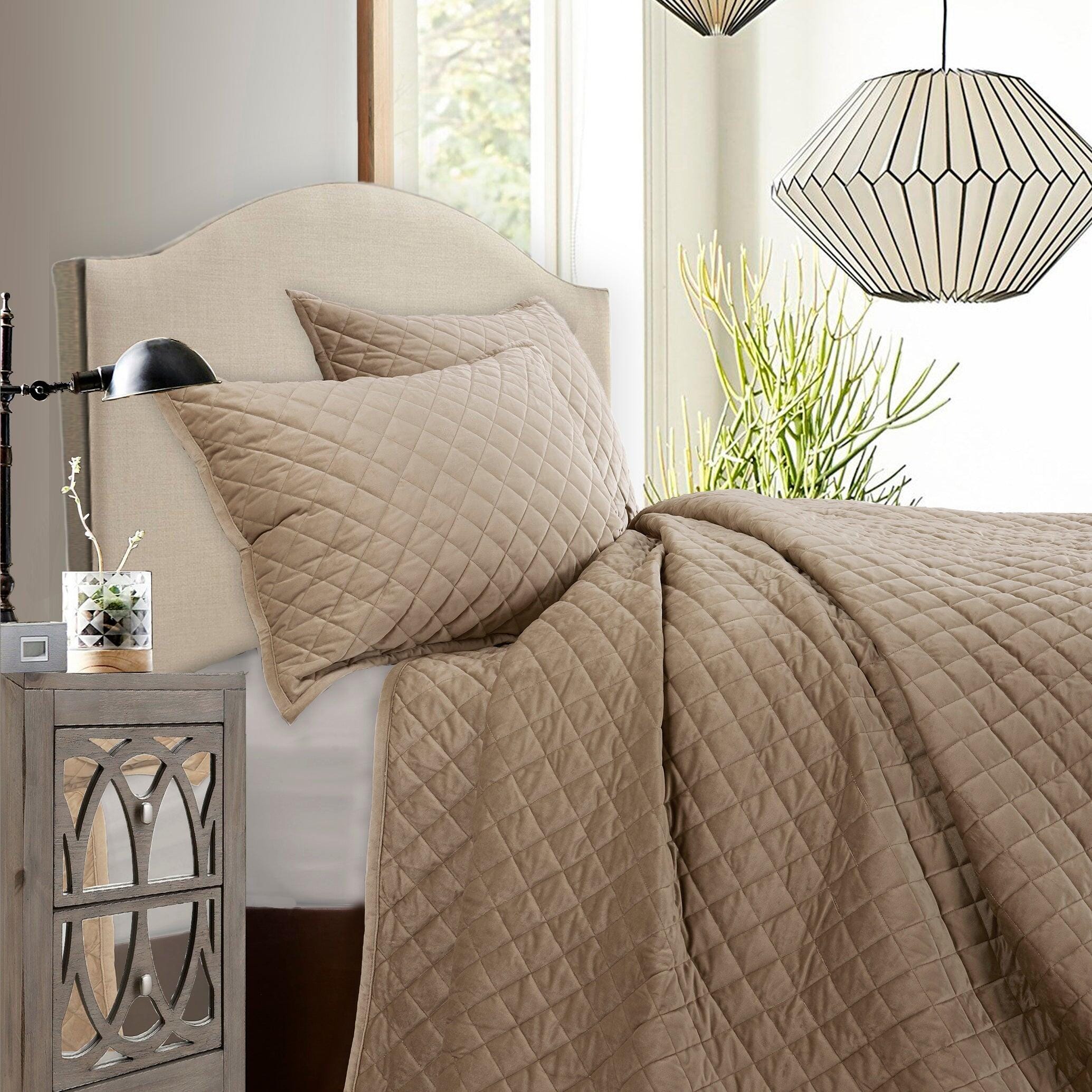 HiEnd Accents 3- Piece Queen Quilt Set, Oatmeal, large