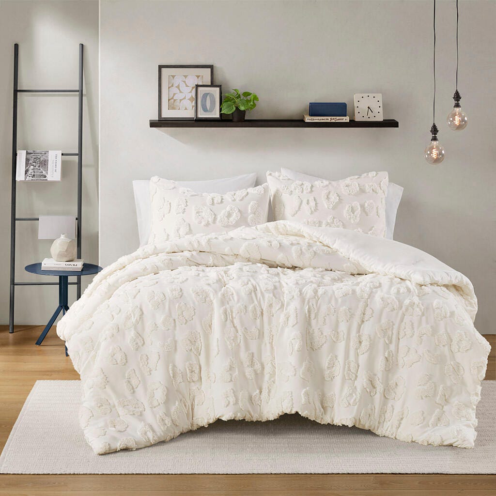 Intelligent Design Larissa 3-Piece King/California King Comforter Set, Off White, large