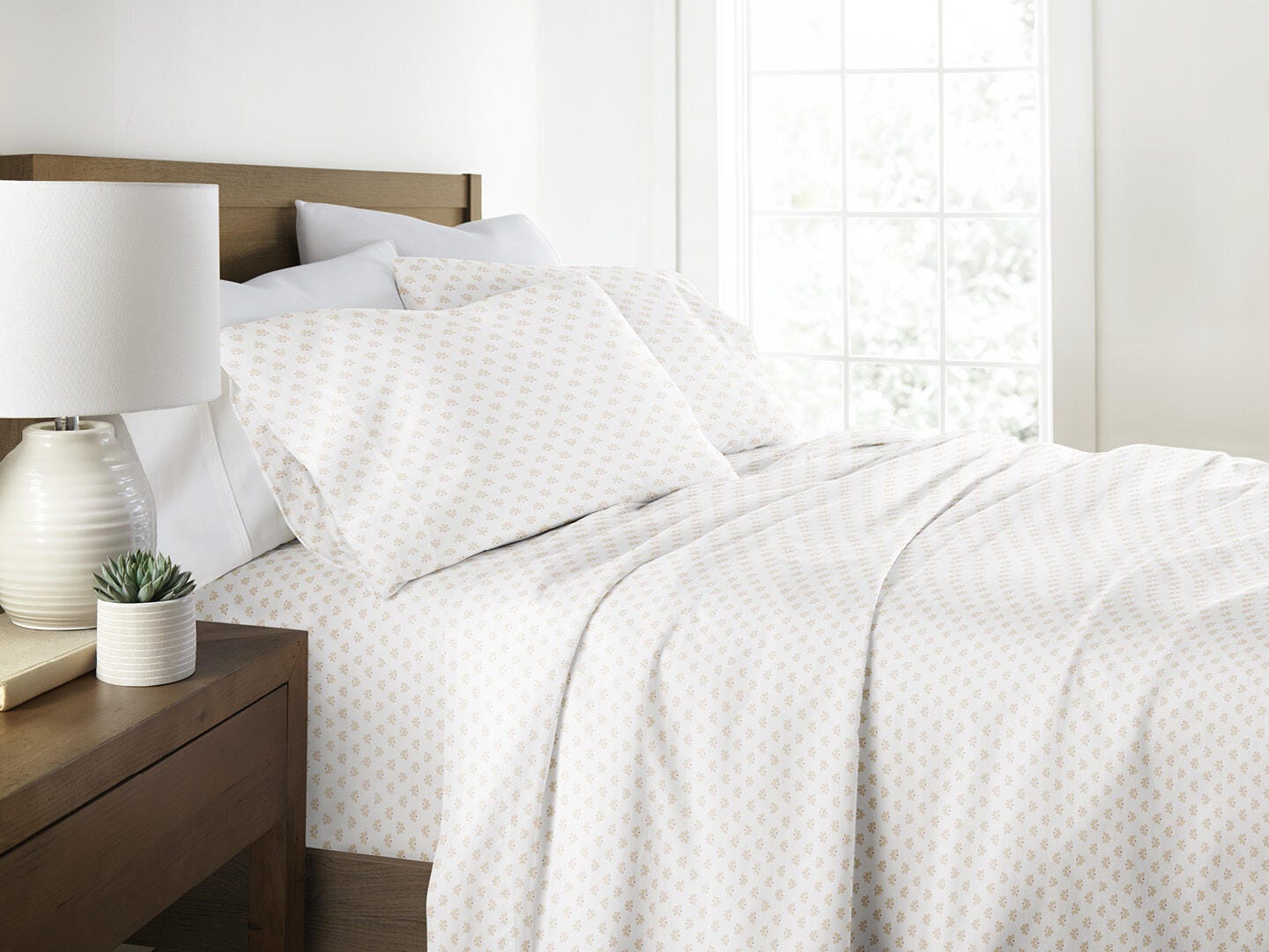 iEnjoy Home Moon Daisies 4 Piece Queen Sheet Set, Natural, large