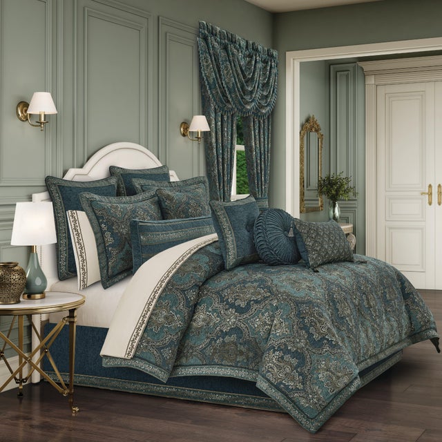 J. Queen New York Nancy California King 4-Piece Comforter Set