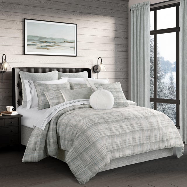 J. Queen New York Alejandro 4 Piece Queen Comforter Set, Green