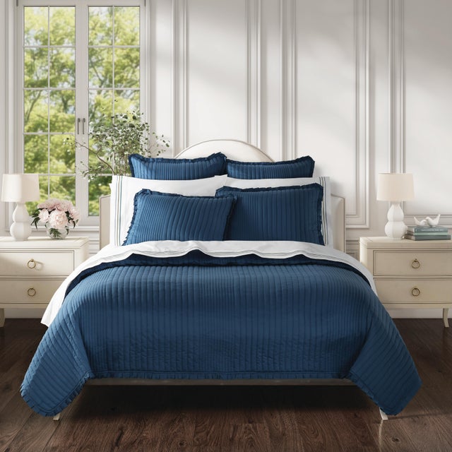J. Queen Cottage Meadow 3 Piece Full/Queen Quilt Set