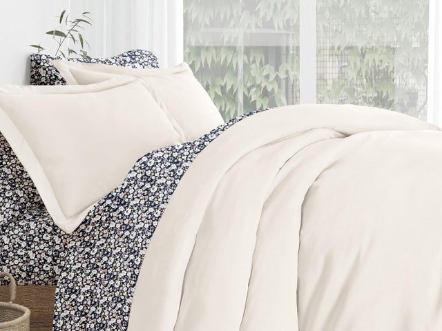 iEnjoy Home Floral Dream 8 Piece Full Duvet Set