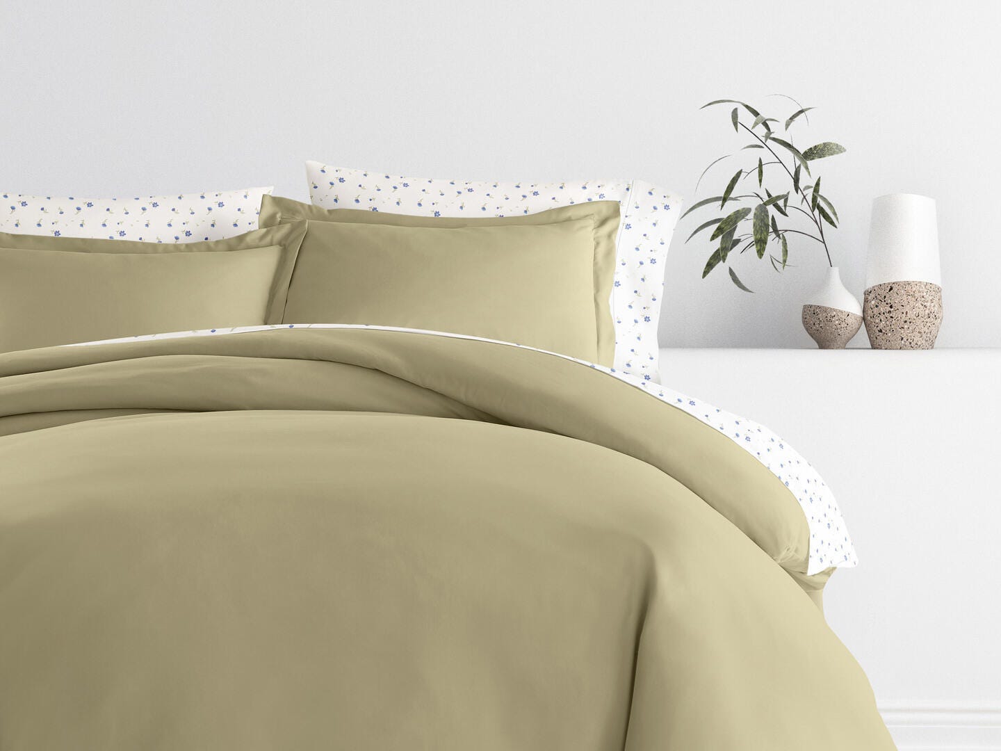 iEnjoy Home Vine 8 Piece California King Duvet Set, Green, large