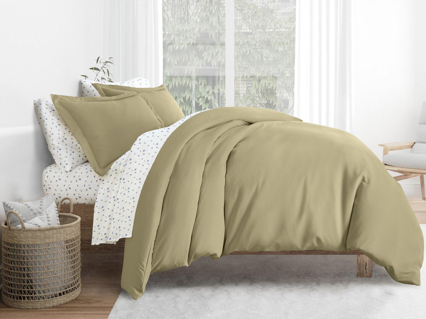 iEnjoy Home Vine 8 Piece California King Duvet Set, Green, large