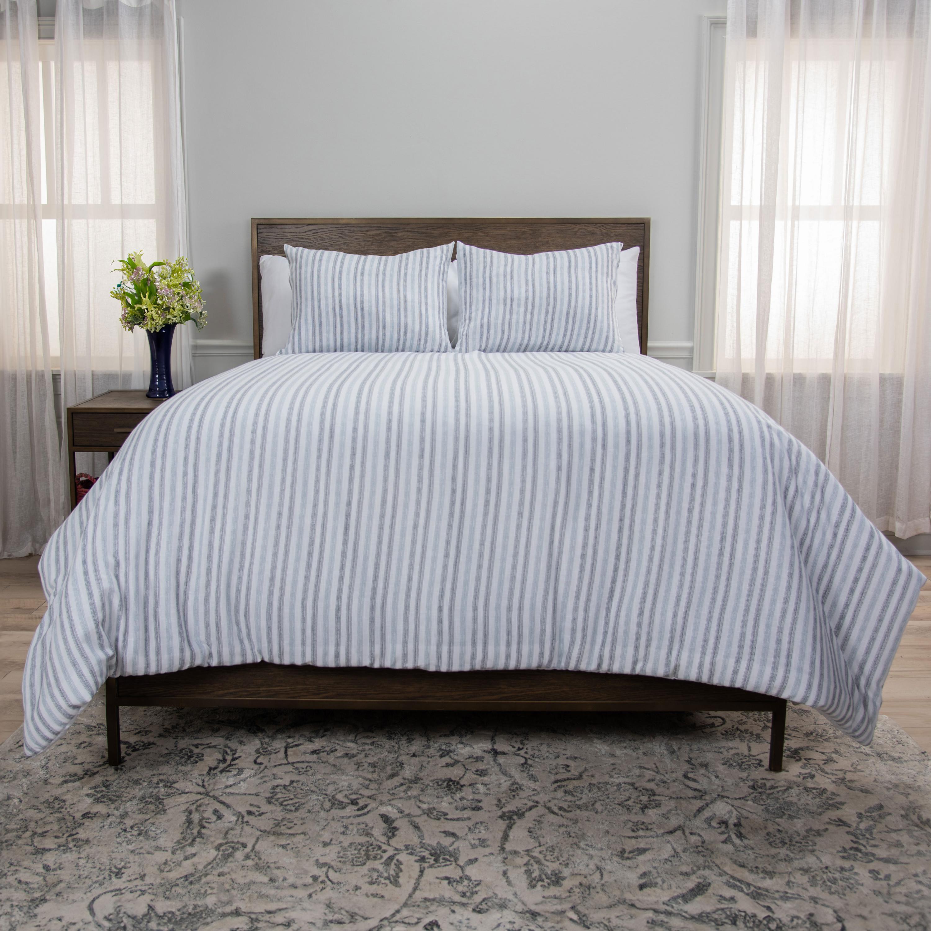 Rizzy Home Blackberry Grove 3 Piece King Comforter Set, White/Blue, large