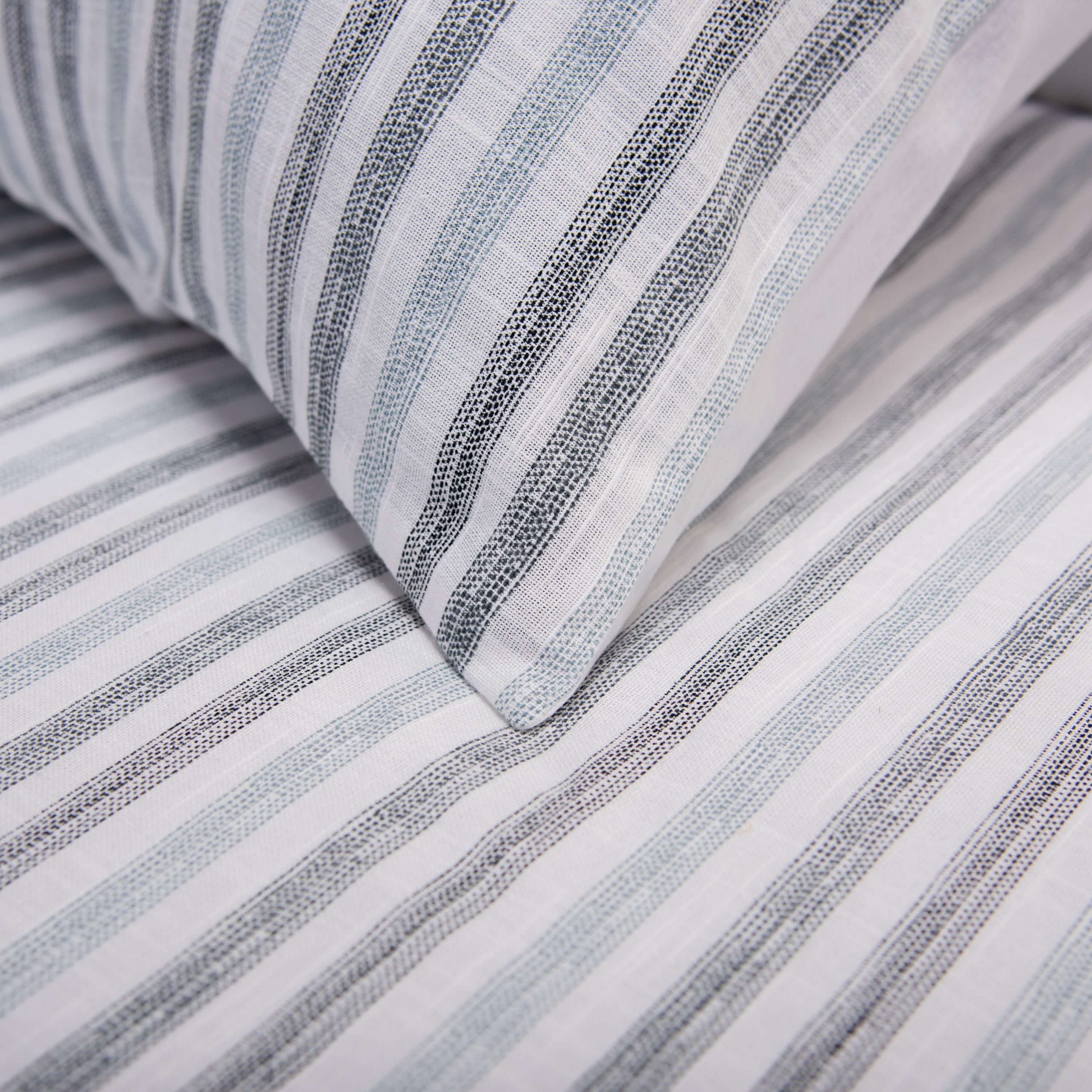Rizzy Home Blackberry Grove 3 Piece King Comforter Set, White/Blue, large