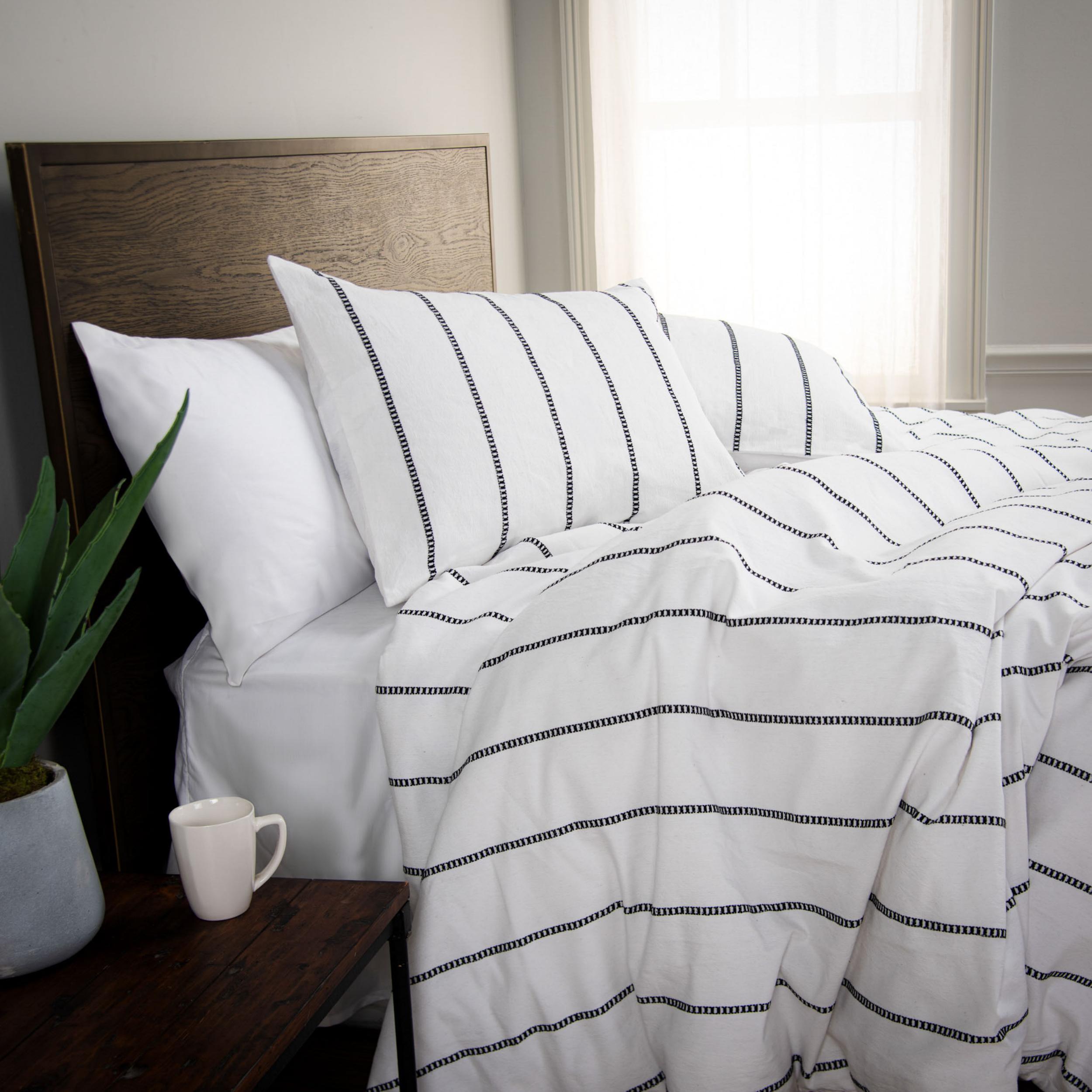 Rizzy Home Willow 3 Piece Queen Comforter Set, Off White, large